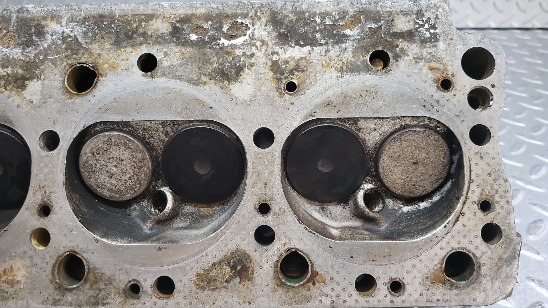 37171 Mercedes-Benz C126 420SEC Coupe Cylinder Head Right Side 1160163901