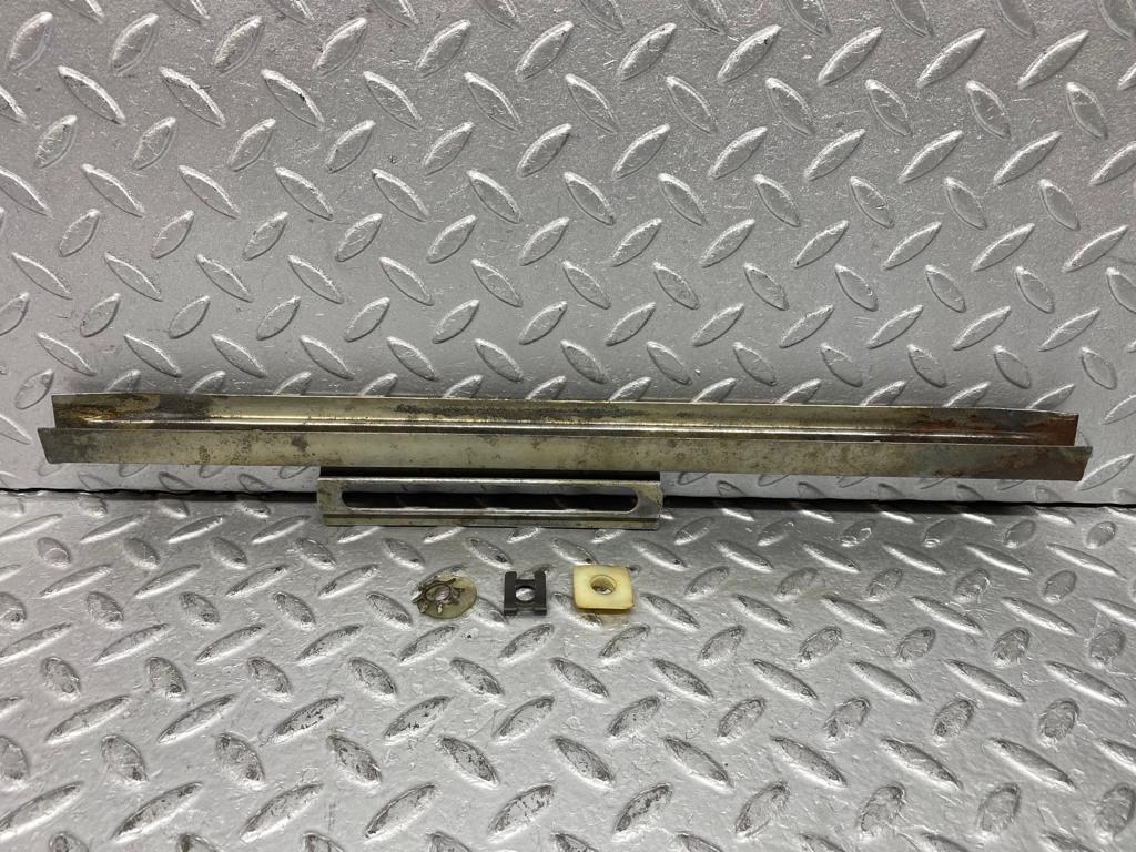 37421 Mercedes-Benz W109 300SEL Front Right Door Glass Holder