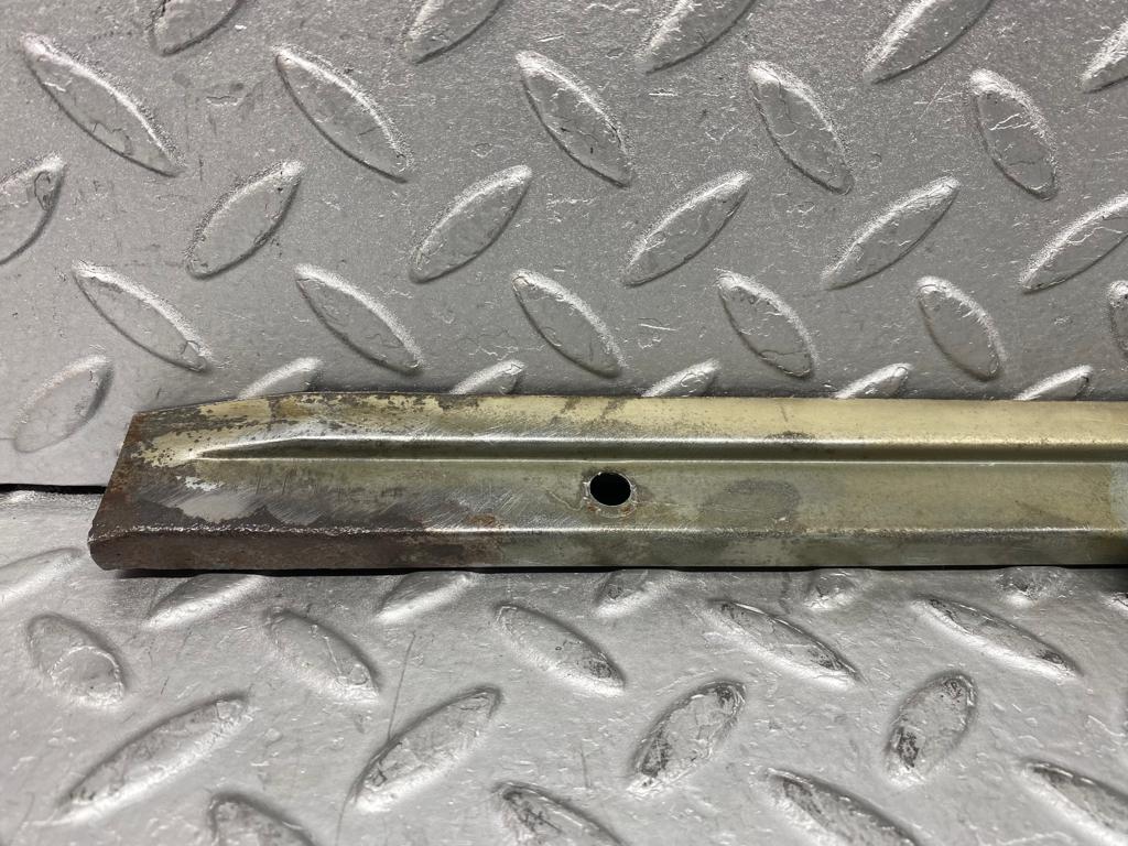 37421 Mercedes-Benz W109 300SEL Front Right Door Glass Holder