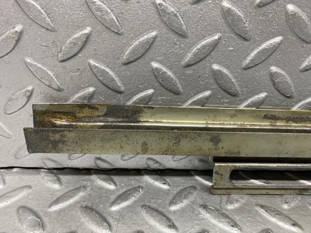 37421 Mercedes-Benz W109 300SEL Front Right Door Glass Holder