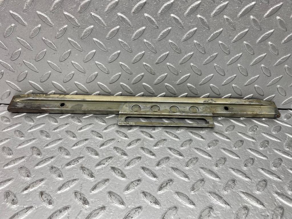 37421 Mercedes-Benz W109 300SEL Front Right Door Glass Holder