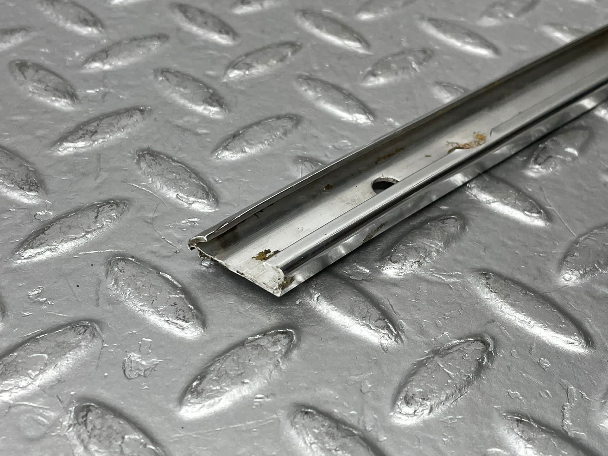 37907 Mercedes-Benz R107 450SL Hardtop B Pillar Chrome Trim Right Side