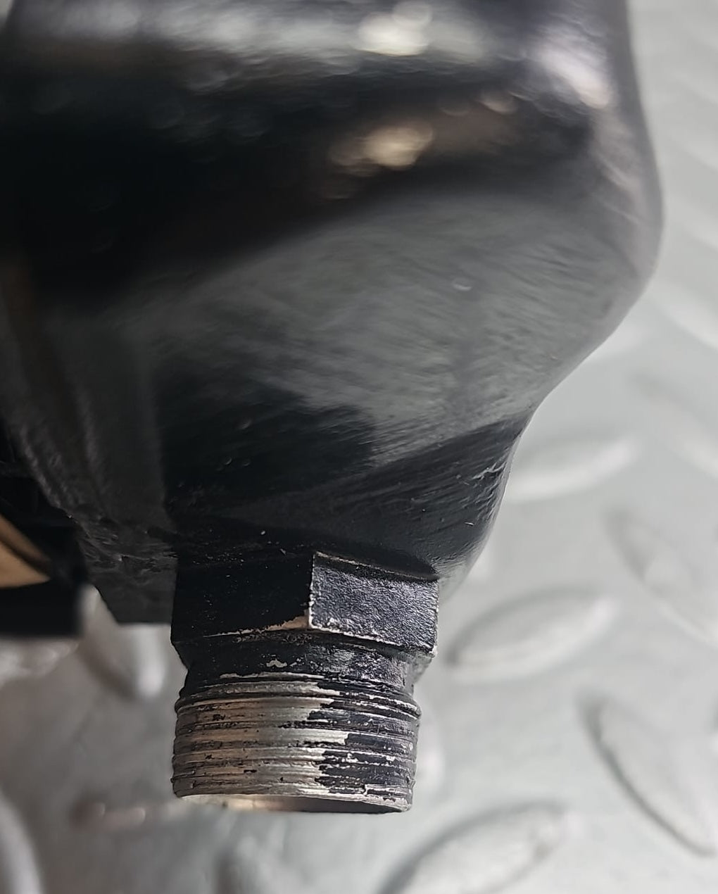 14497 Mercedes-Benz W116 350SE Oil Cooler Behr 1081800765