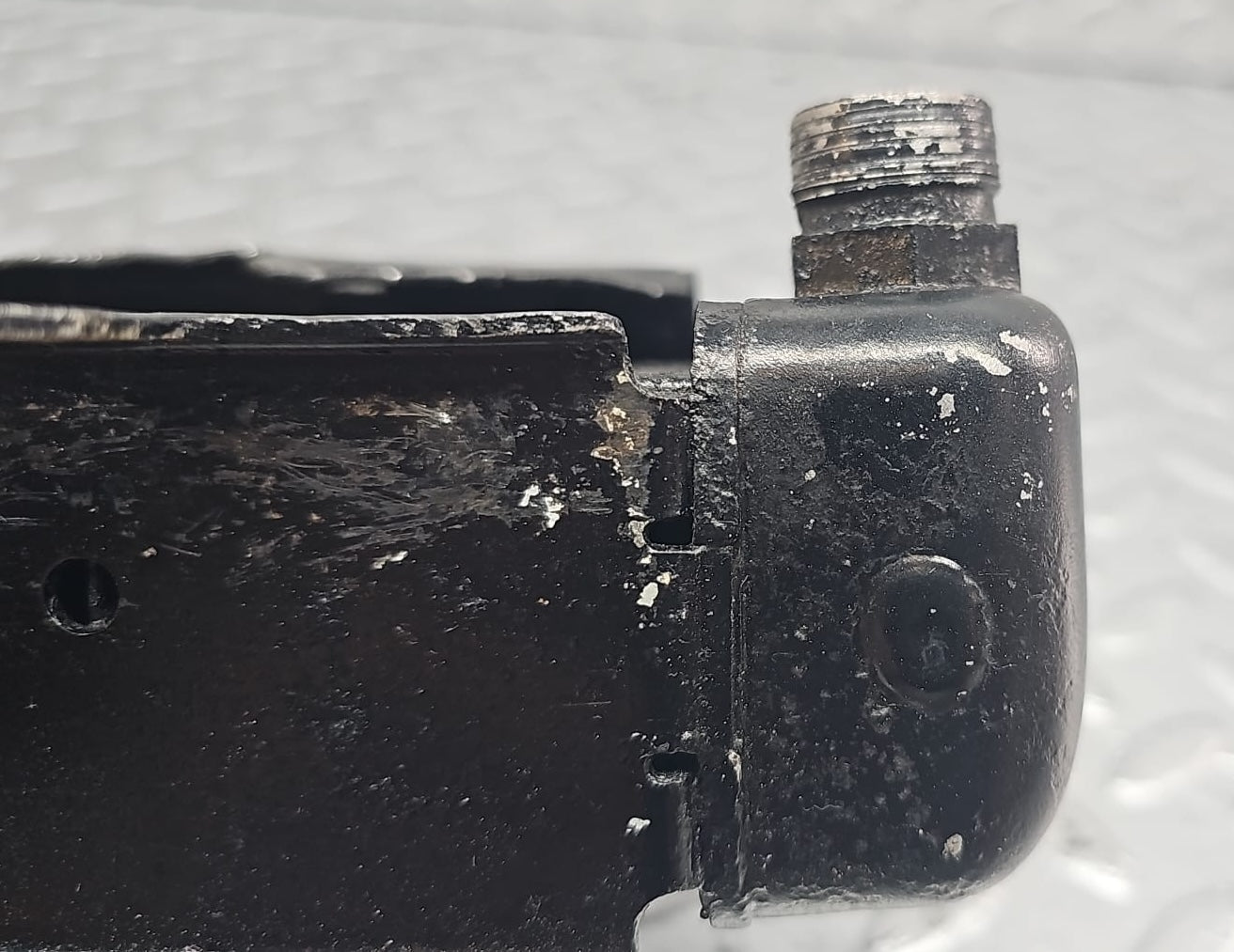 14497 Mercedes-Benz W116 350SE Oil Cooler Behr 1081800765