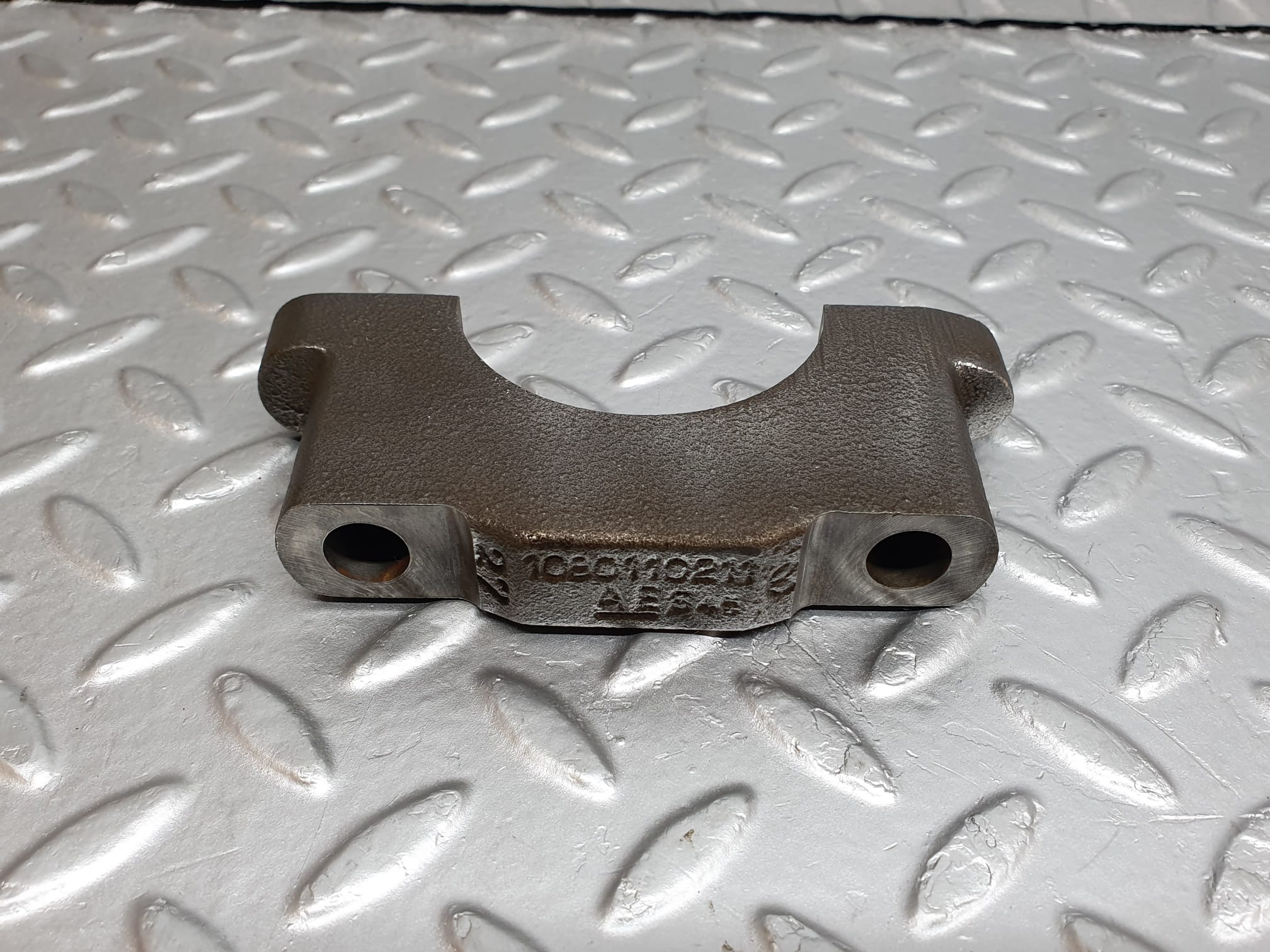 4793 Mercedes-Benz W114 280CE Coupe Crankshaft Bearing Holder Block 1080110211