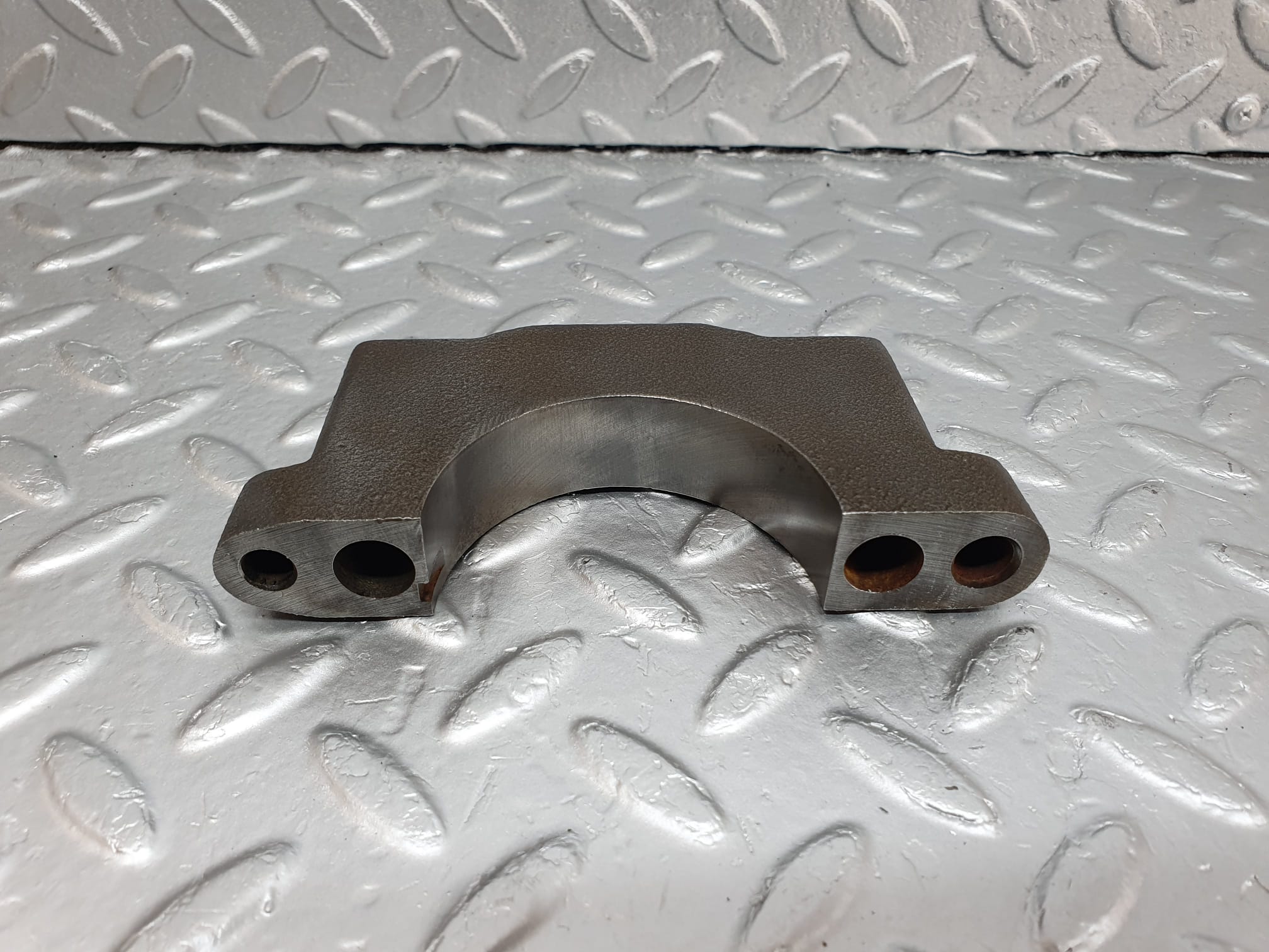 4795 Mercedes-Benz W114 280CE Coupe Crankshaft Bearing Holder Block 1080110211