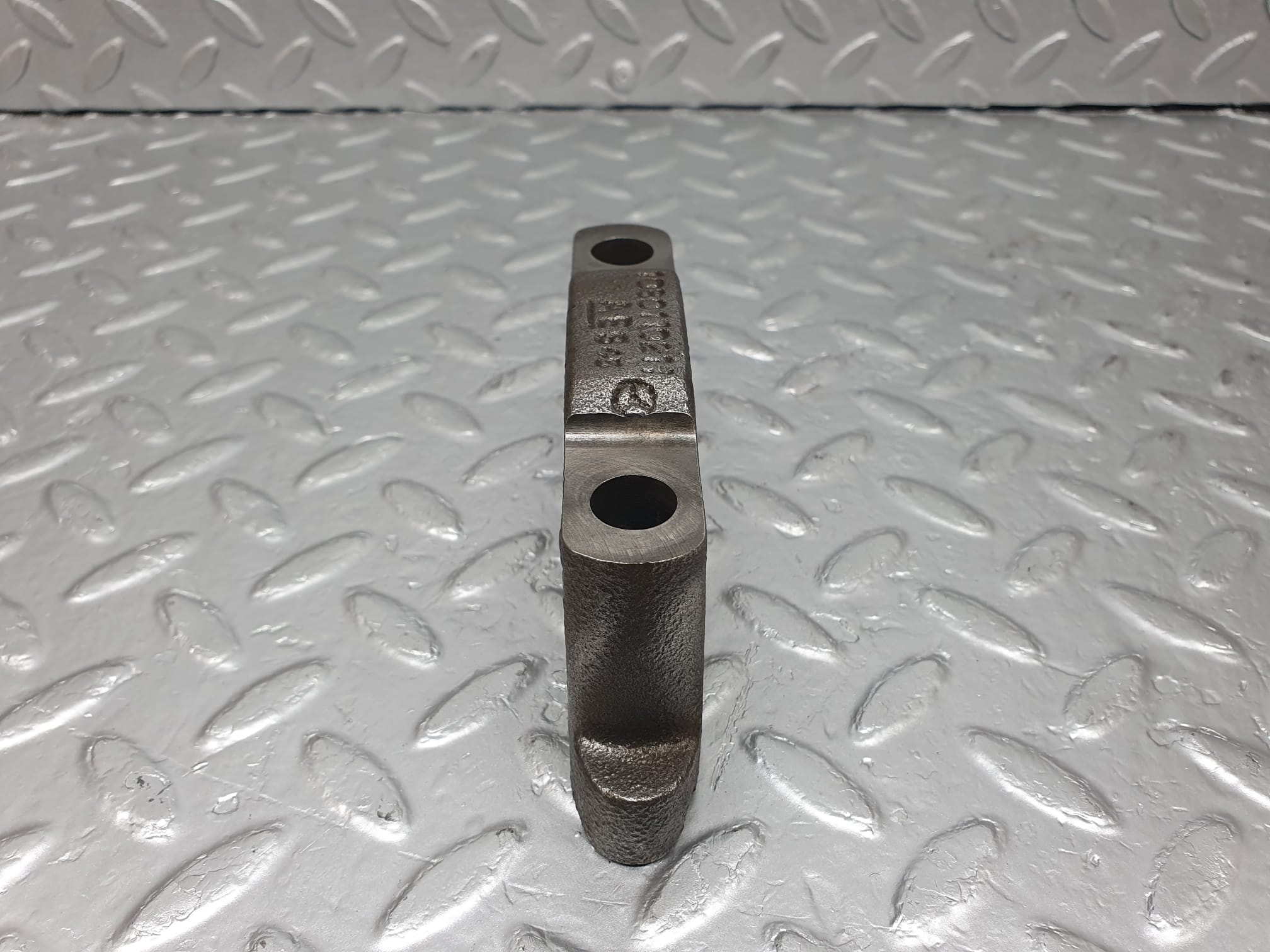 4798 Mercedes-Benz W114 280CE Coupe Crankshaft Bearing Holder Block 1080110211