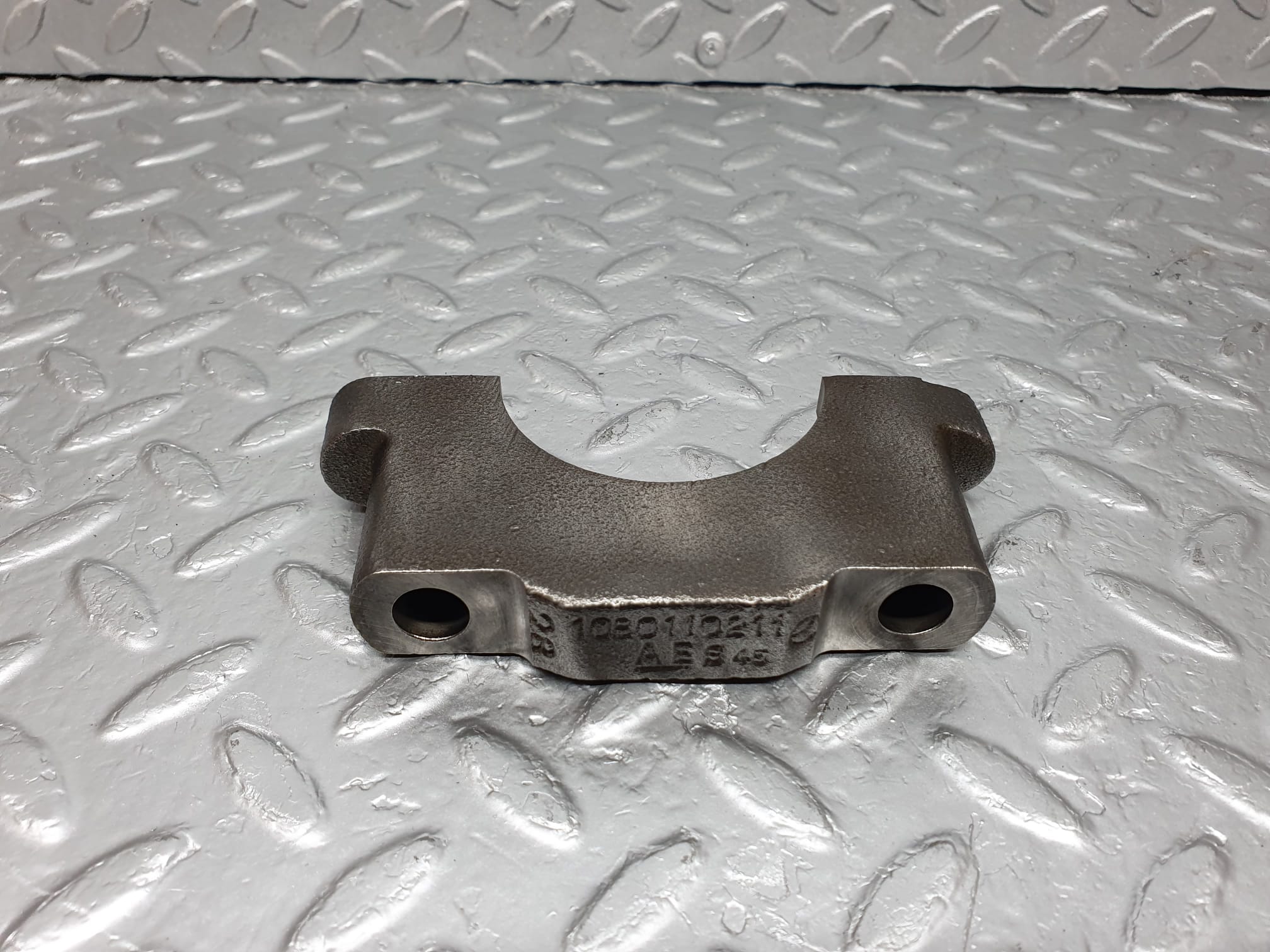 4798 Mercedes-Benz W114 280CE Coupe Crankshaft Bearing Holder Block 1080110211