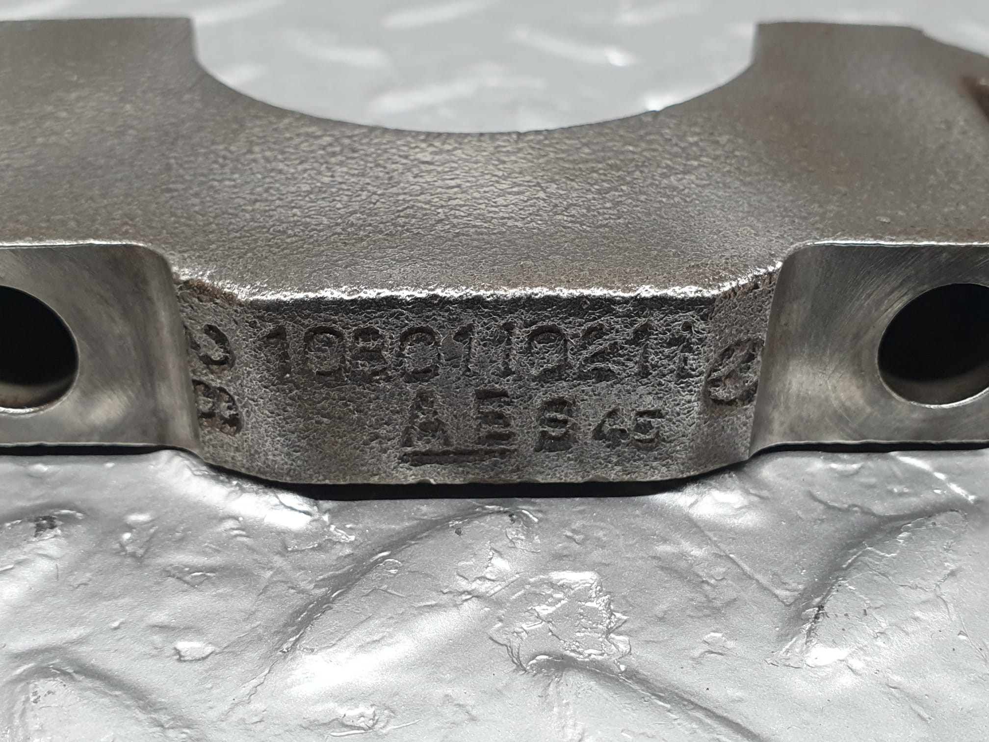 4798 Mercedes-Benz W114 280CE Coupe Crankshaft Bearing Holder Block 1080110211