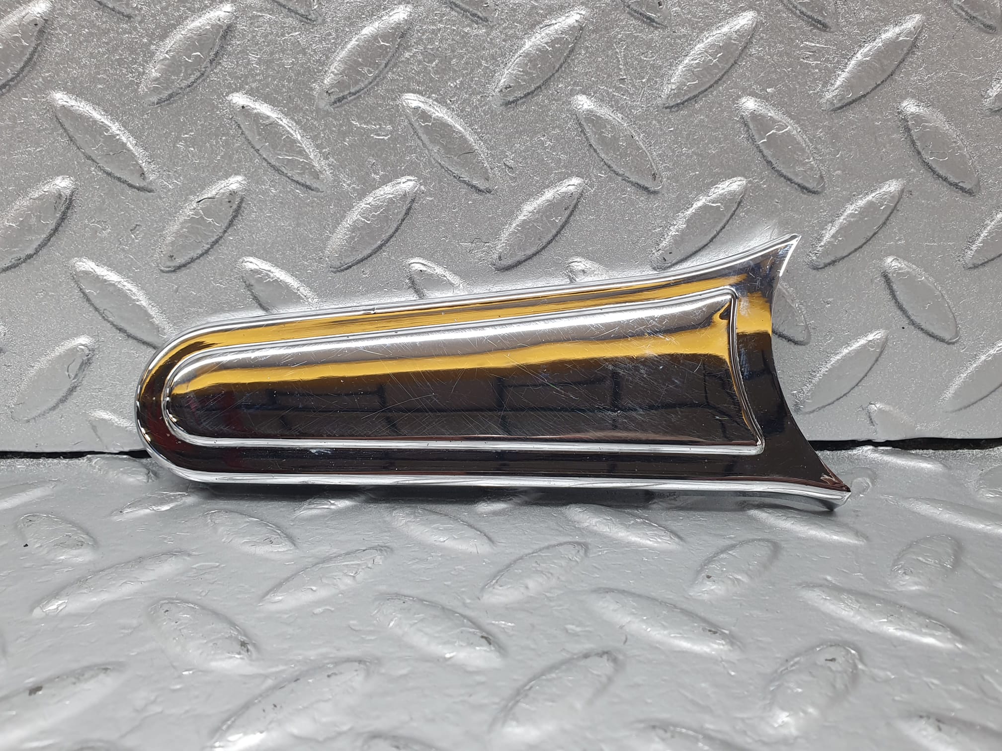 43085 Mercedes-Benz W108 280SE Front Seat Side Cover Trim Left 1089130528