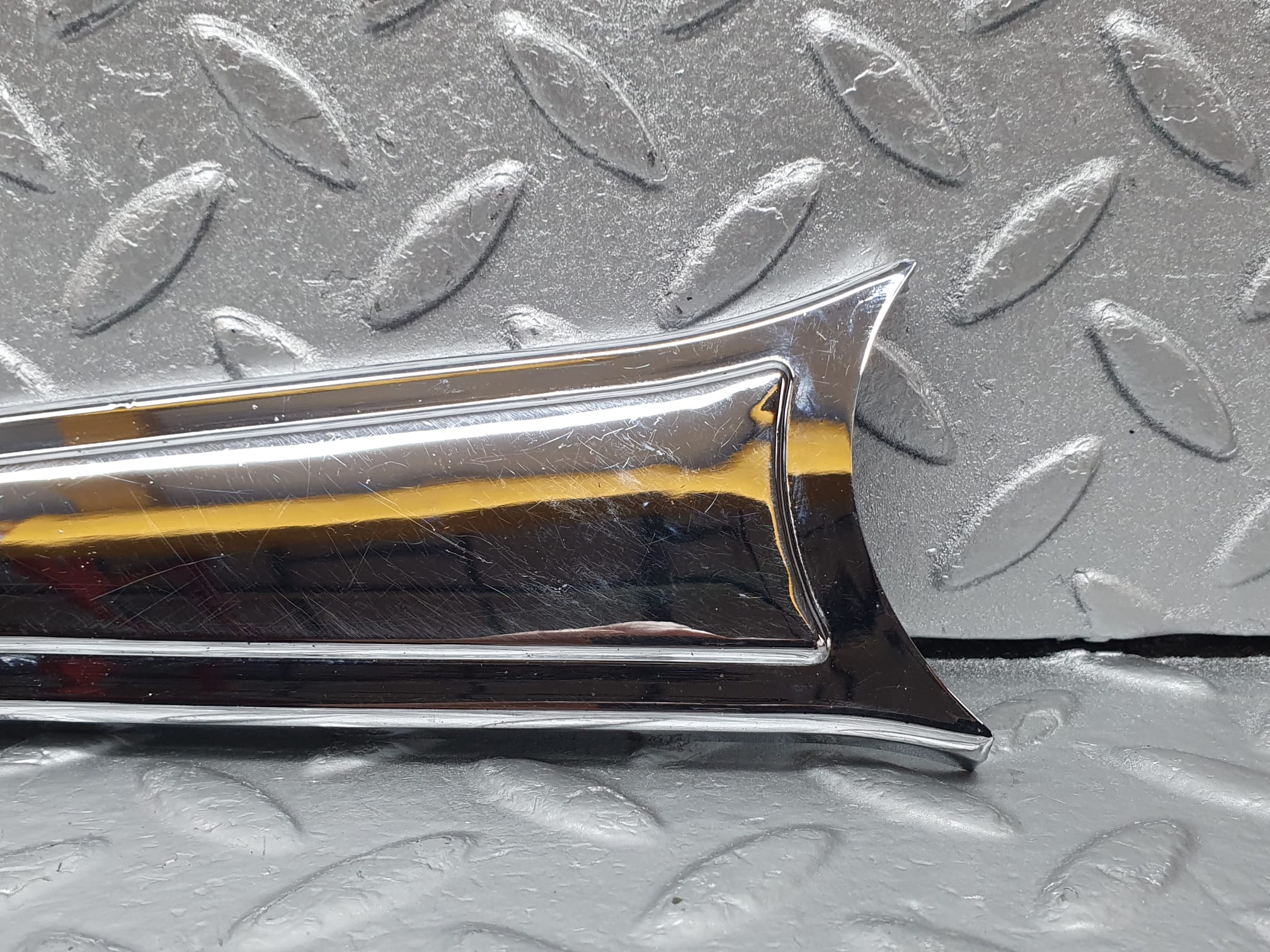 43085 Mercedes-Benz W108 280SE Front Seat Side Cover Trim Left 1089130528