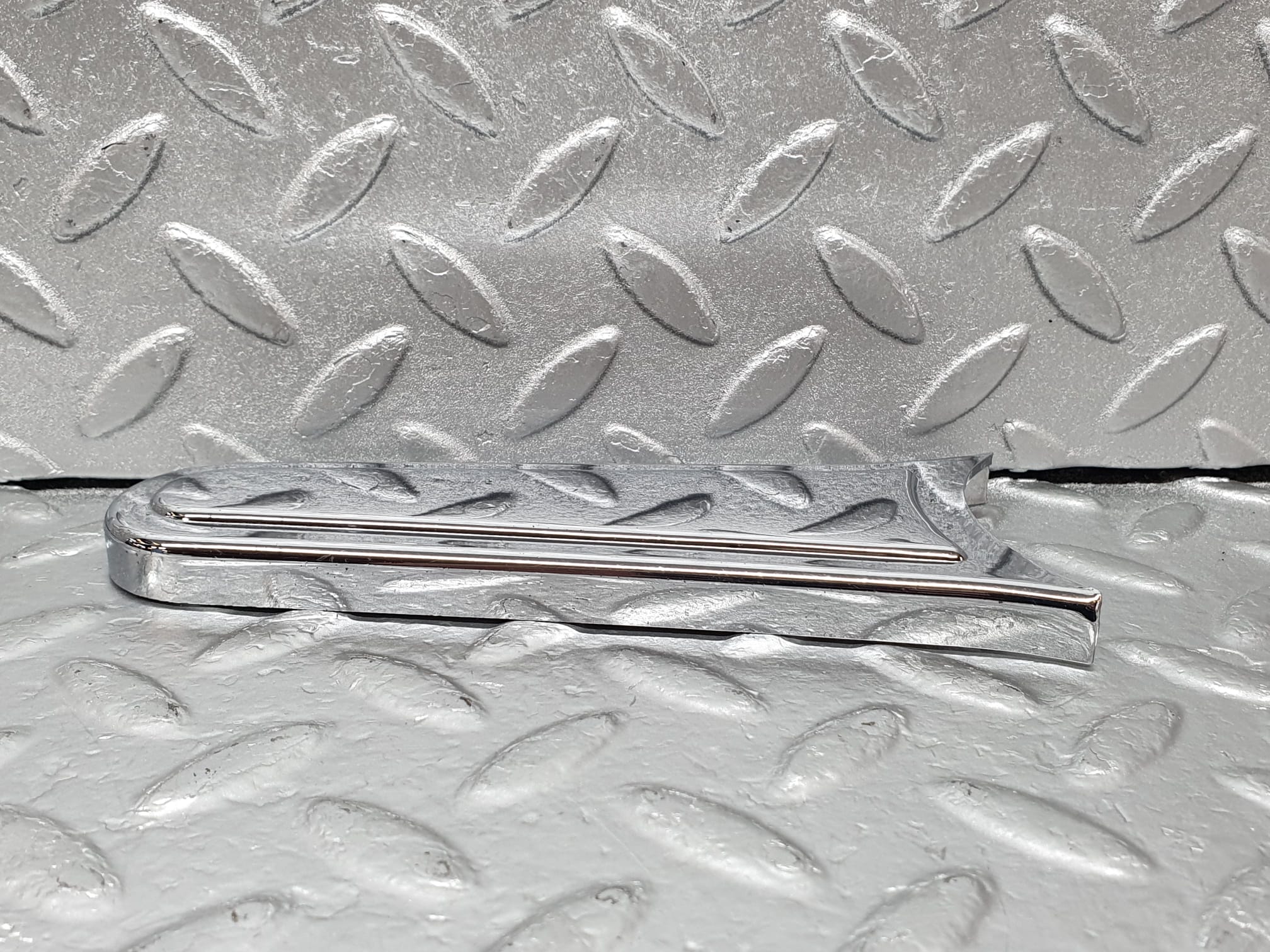 43085 Mercedes-Benz W108 280SE Front Seat Side Cover Trim Left 1089130528