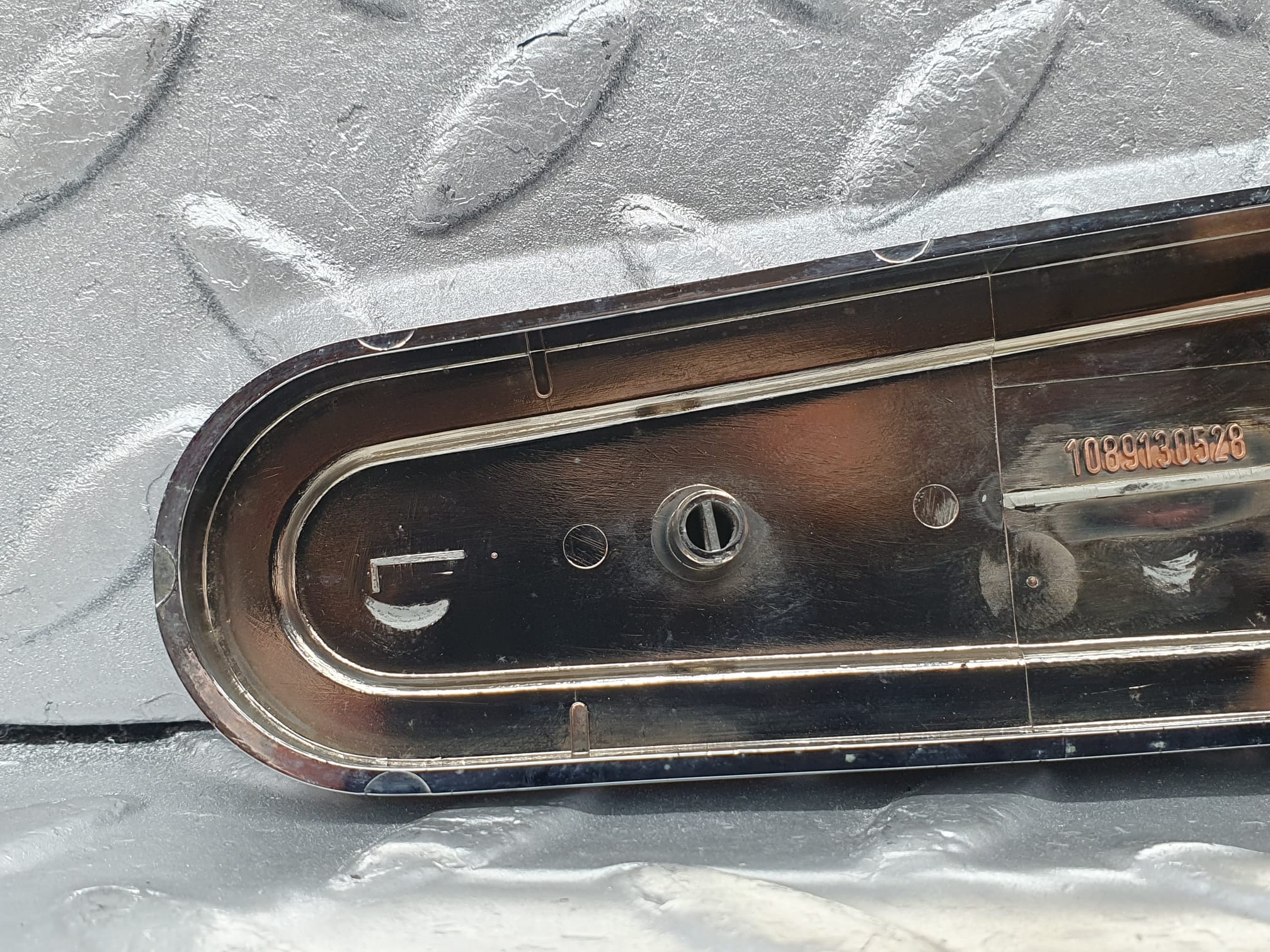 43085 Mercedes-Benz W108 280SE Front Seat Side Cover Trim Left 1089130528