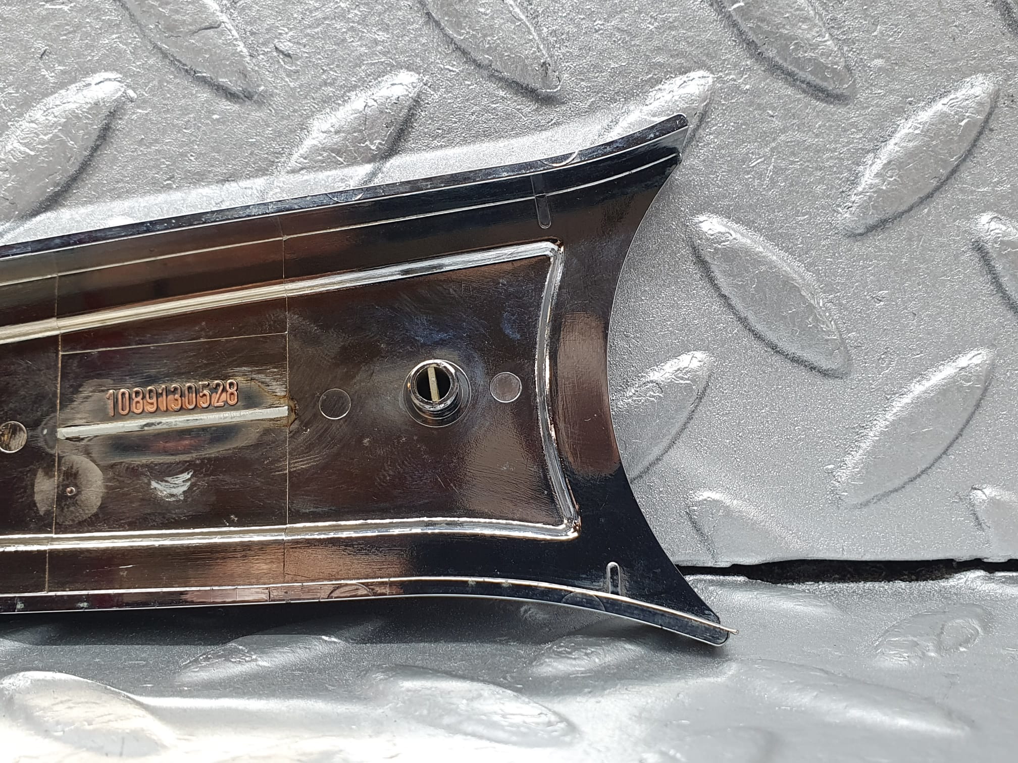 43085 Mercedes-Benz W108 280SE Front Seat Side Cover Trim Left 1089130528