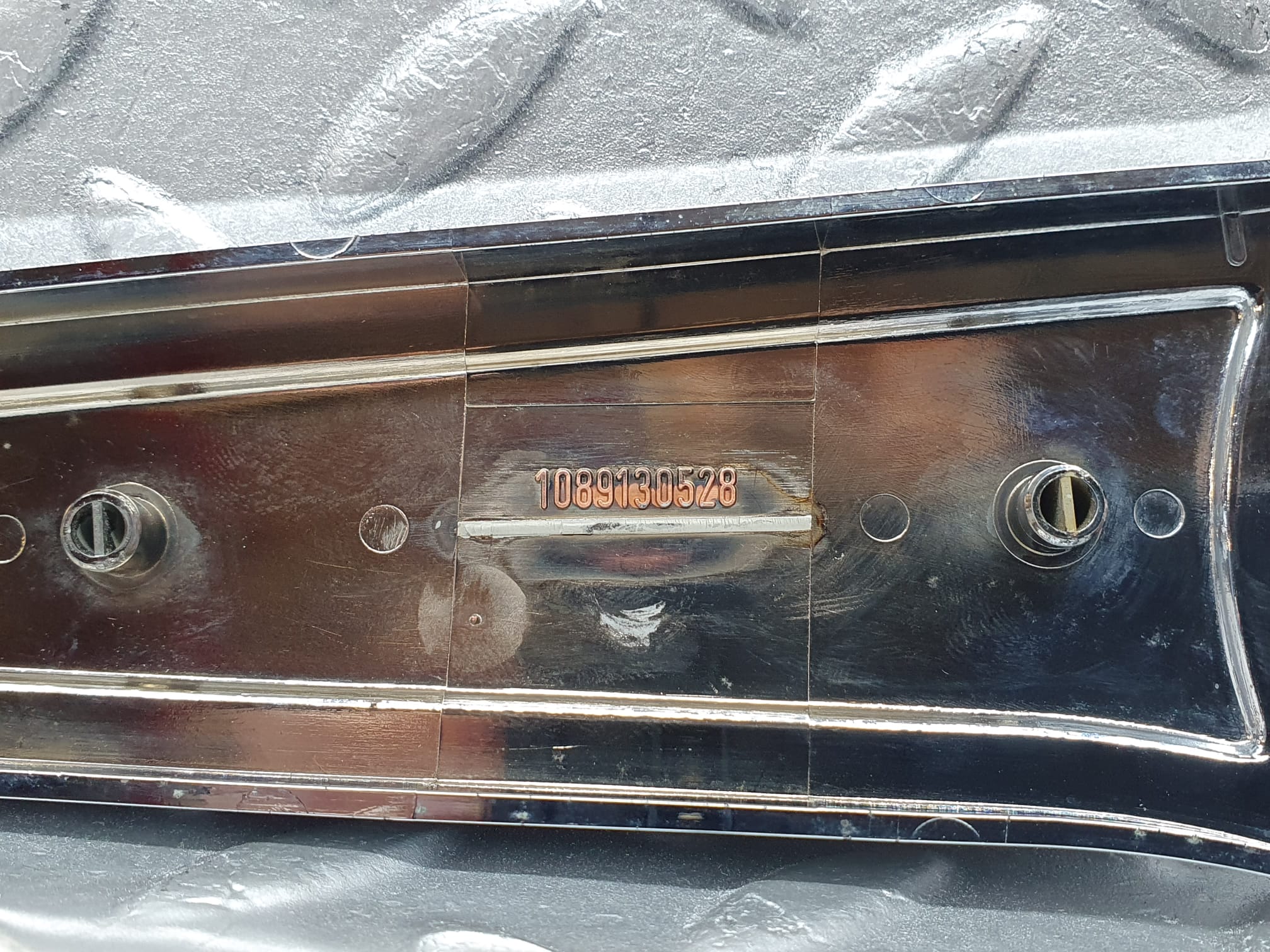 43085 Mercedes-Benz W108 280SE Front Seat Side Cover Trim Left 1089130528