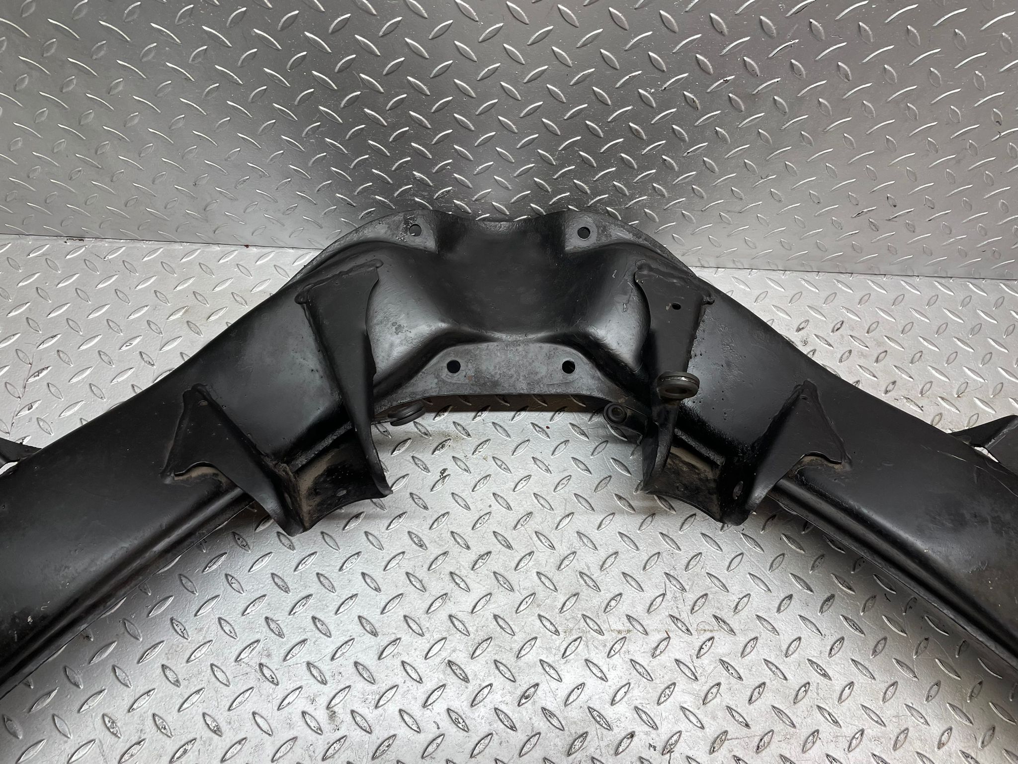 3059 Mercedes-Benz C123 280CE Rear Subframe Axle Carrier Suspension