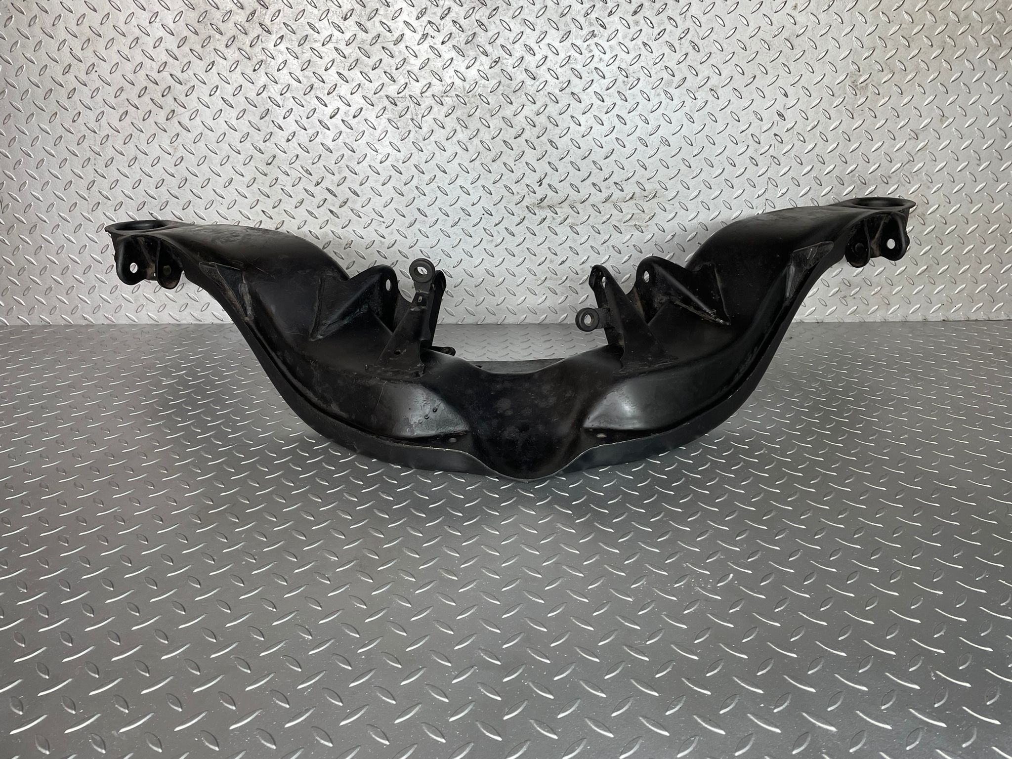 3059 Mercedes-Benz C123 280CE Rear Subframe Axle Carrier Suspension