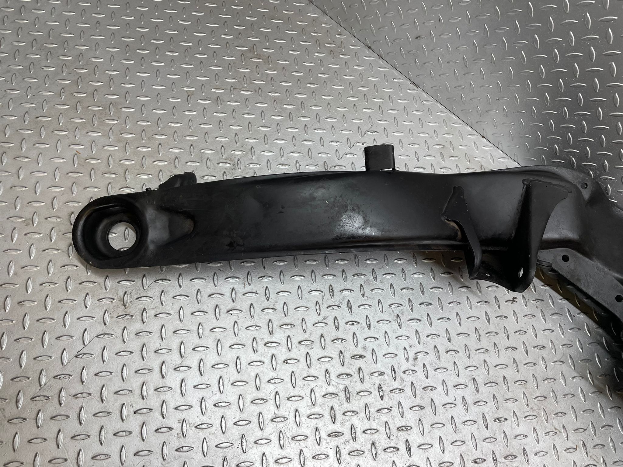 3059 Mercedes-Benz C123 280CE Rear Subframe Axle Carrier Suspension