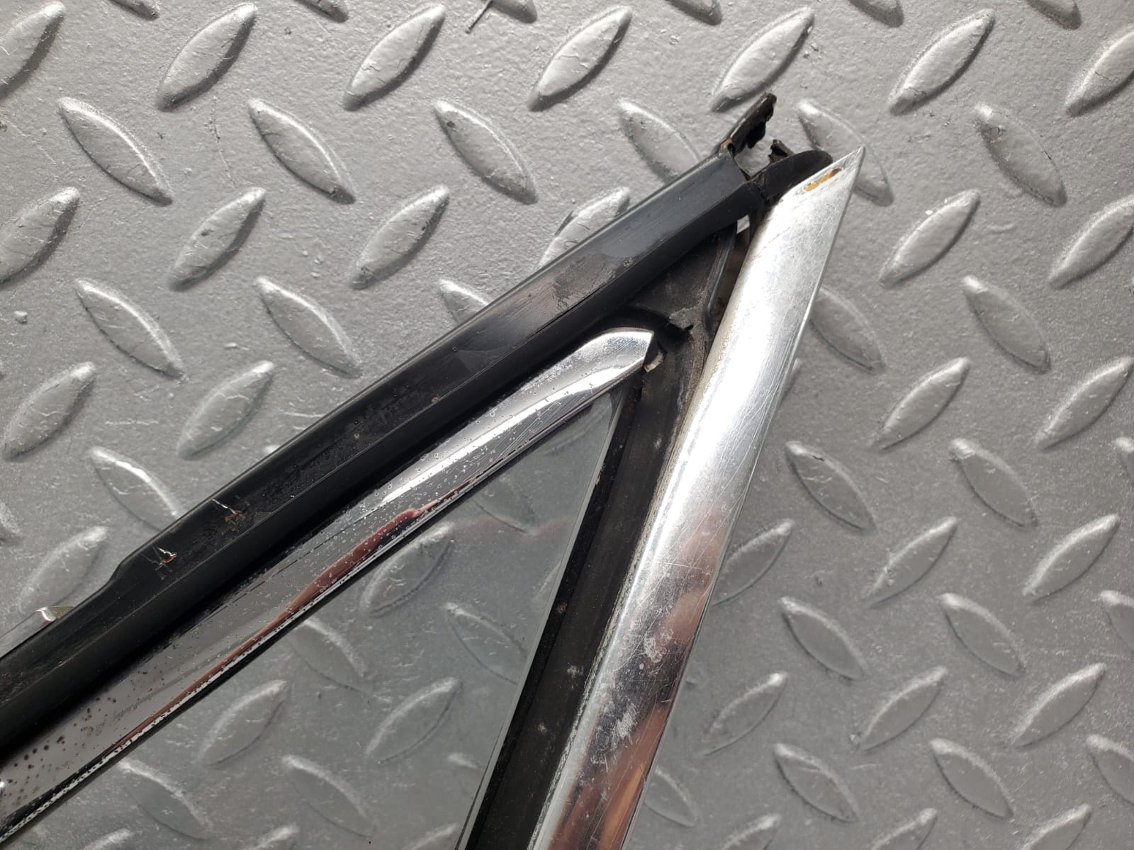 1223 Mercedes-Benz W108 280SE Front Left Quarter Window Glass