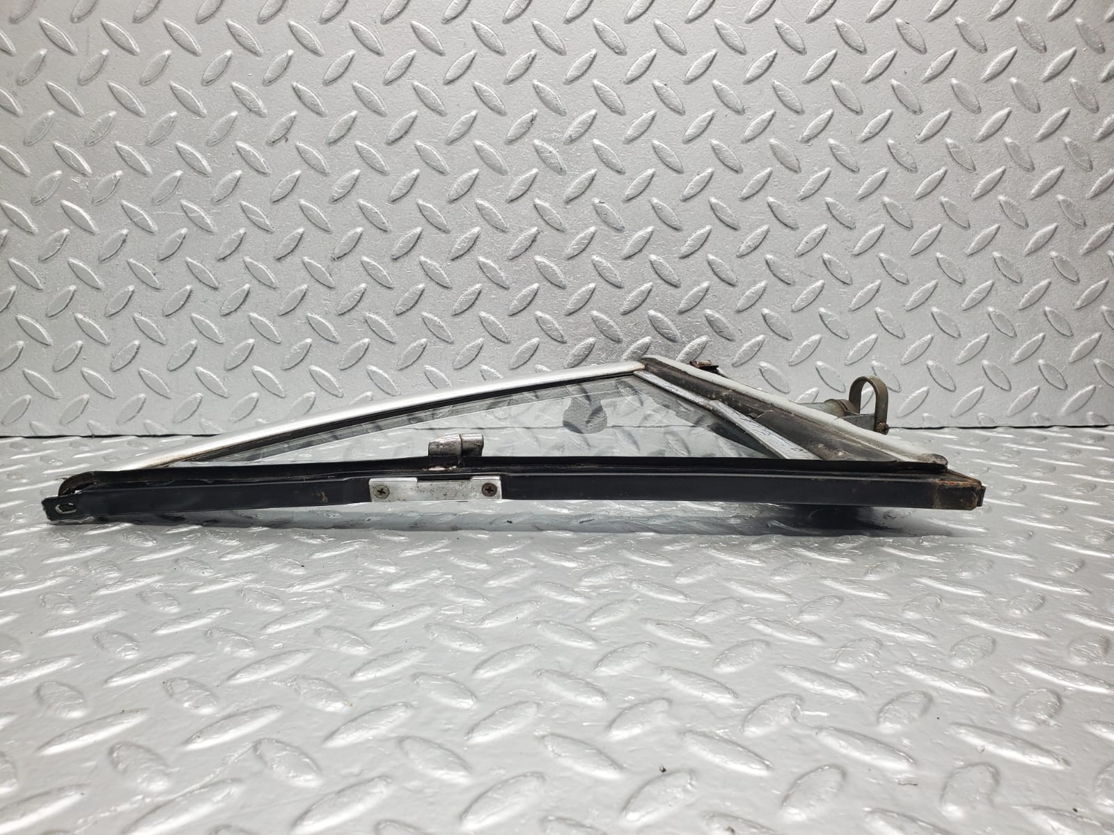 1224 Mercedes-Benz W108 280SE Front Right Quarter Window Glass