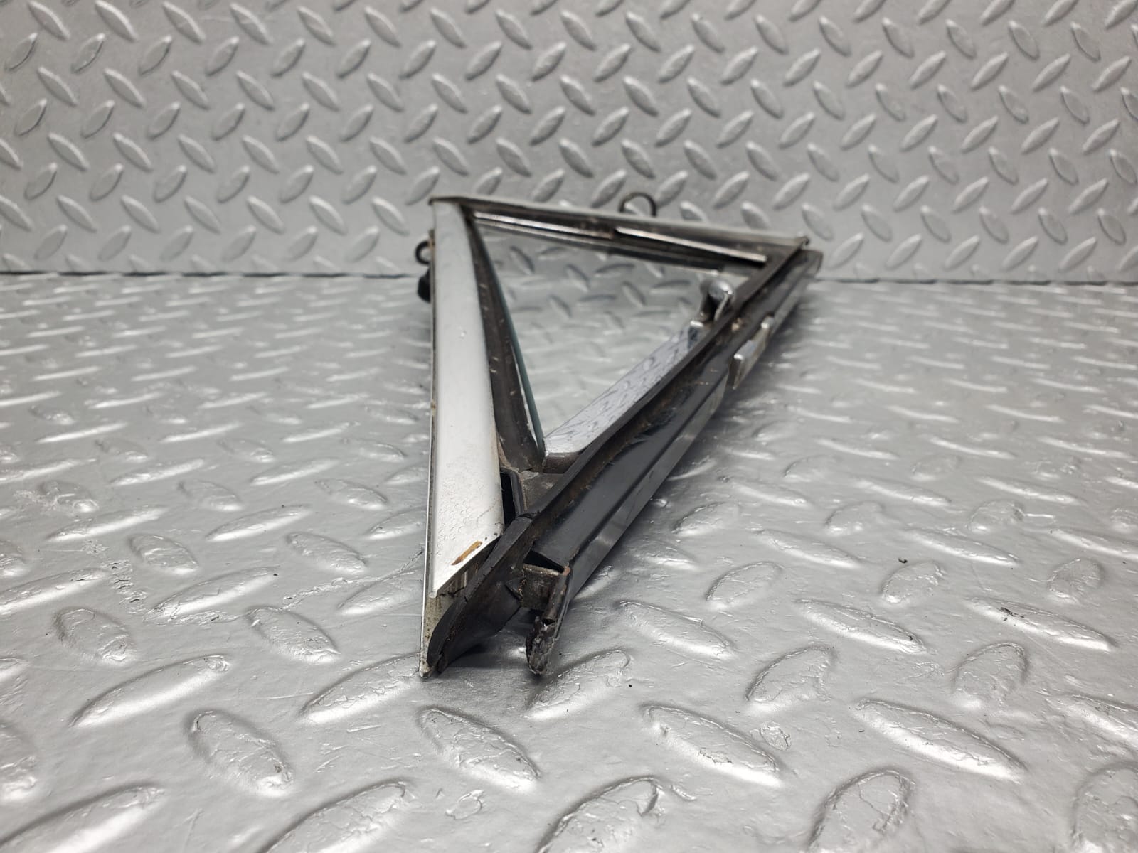 1223 Mercedes-Benz W108 280SE Front Left Quarter Window Glass