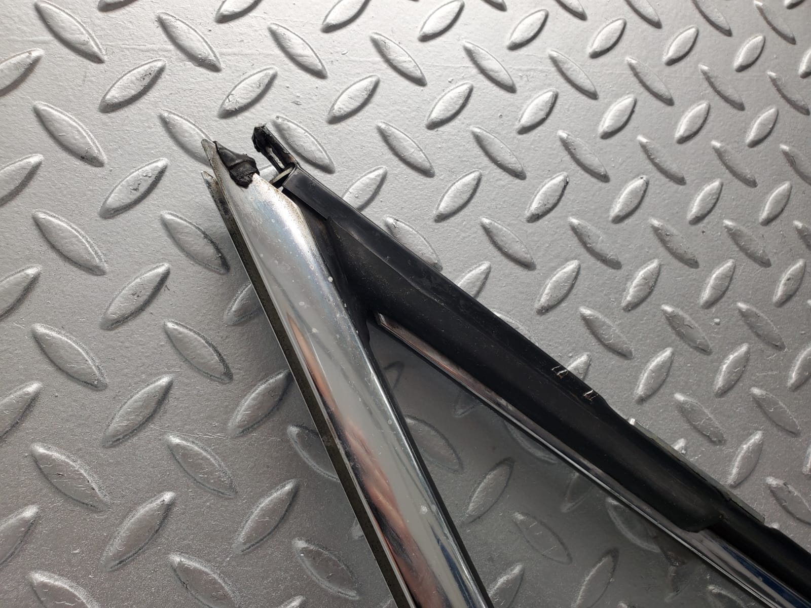 1223 Mercedes-Benz W108 280SE Front Left Quarter Window Glass