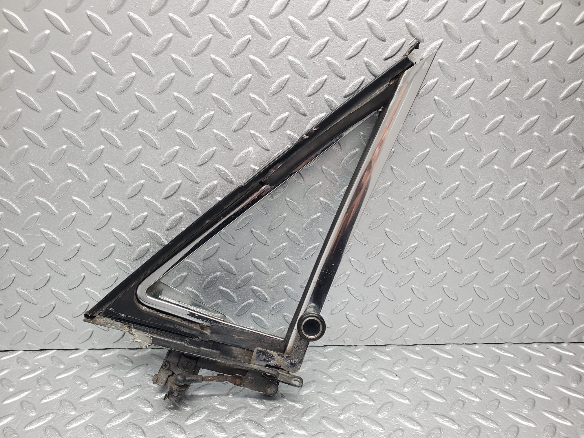 1224 Mercedes-Benz W108 280SE Front Right Quarter Window Glass