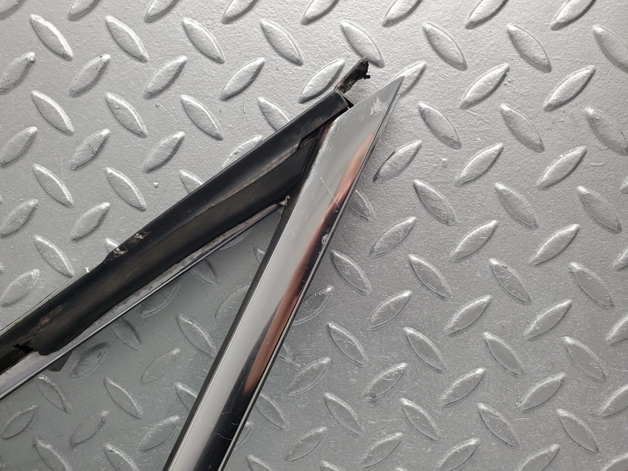 1224 Mercedes-Benz W108 280SE Front Right Quarter Window Glass