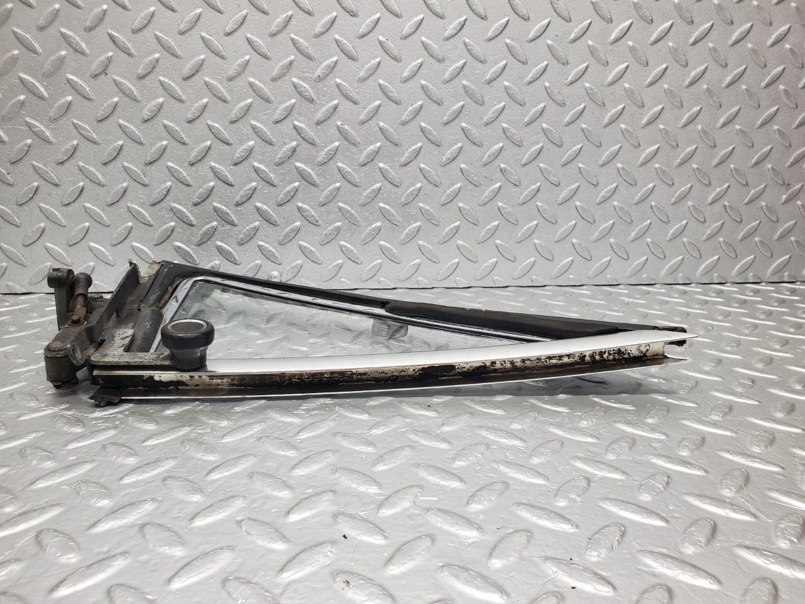 1224 Mercedes-Benz W108 280SE Front Right Quarter Window Glass