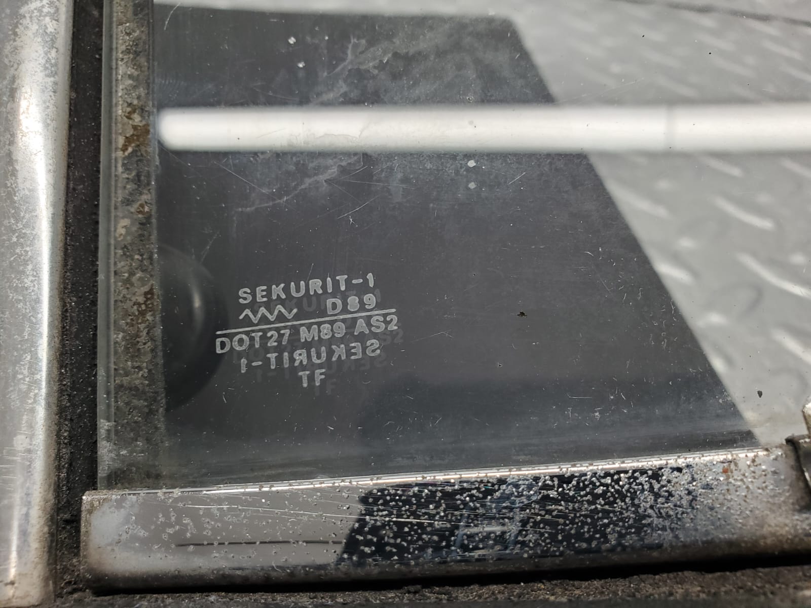 1224 Mercedes-Benz W108 280SE Front Right Quarter Window Glass