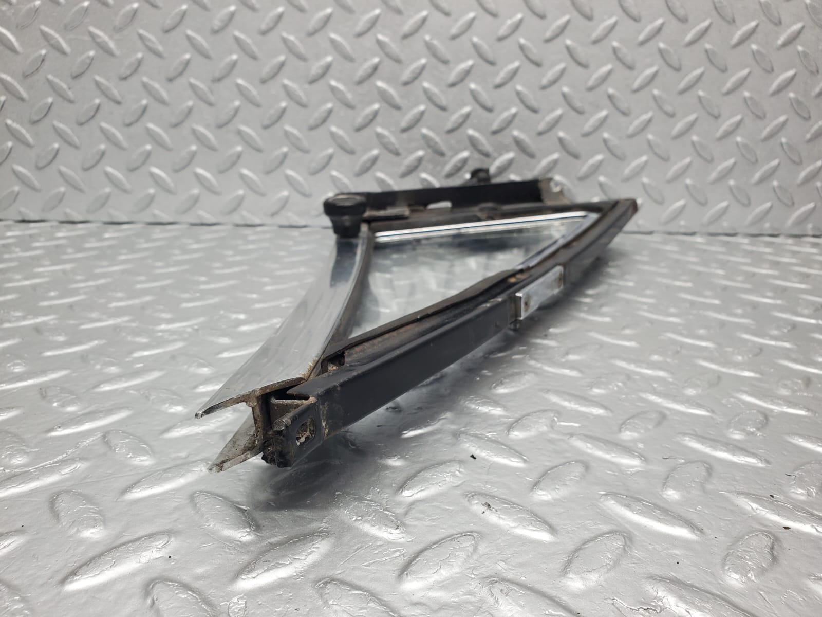 1224 Mercedes-Benz W108 280SE Front Right Quarter Window Glass