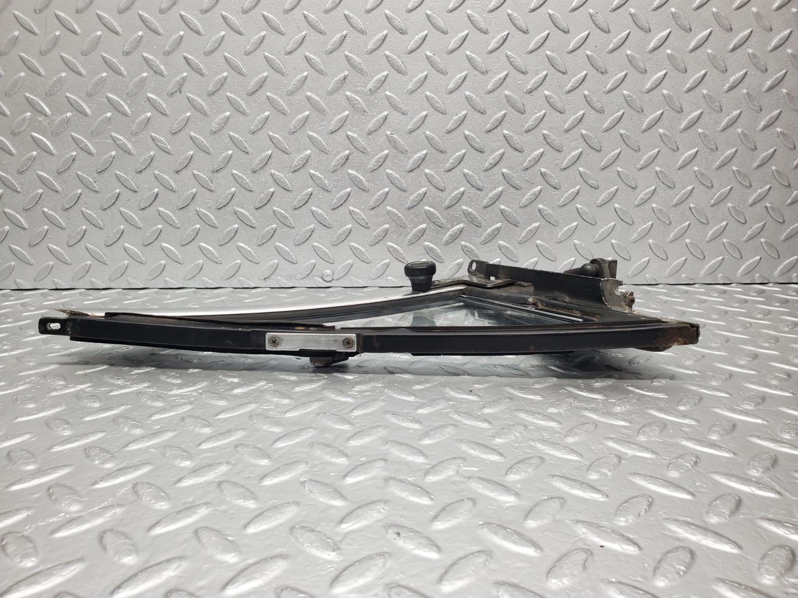 1224 Mercedes-Benz W108 280SE Front Right Quarter Window Glass