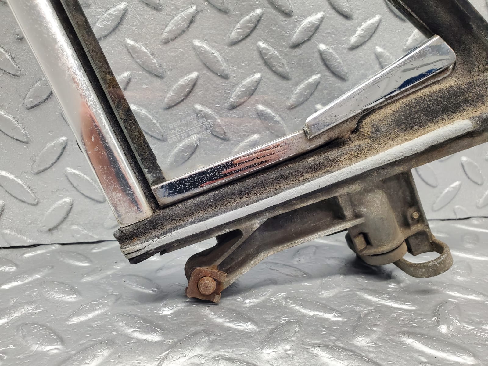 1224 Mercedes-Benz W108 280SE Front Right Quarter Window Glass