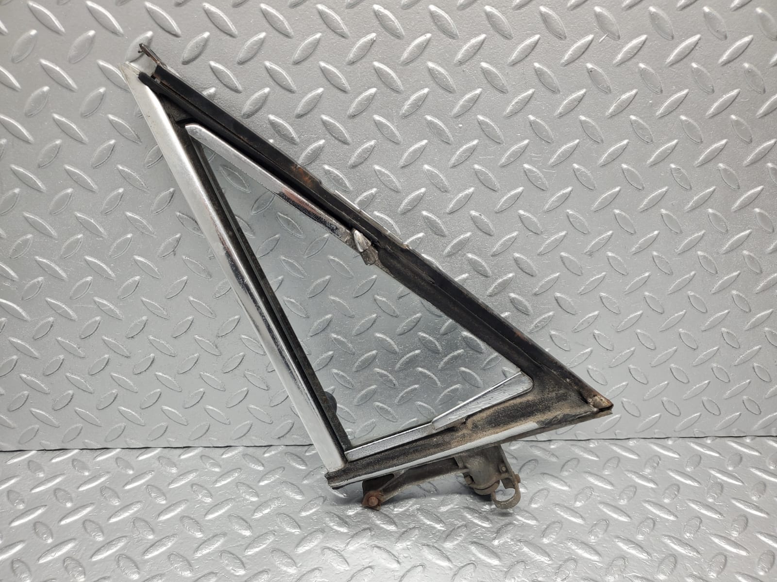 1224 Mercedes-Benz W108 280SE Front Right Quarter Window Glass