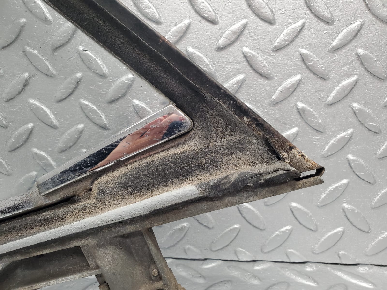 1224 Mercedes-Benz W108 280SE Front Right Quarter Window Glass