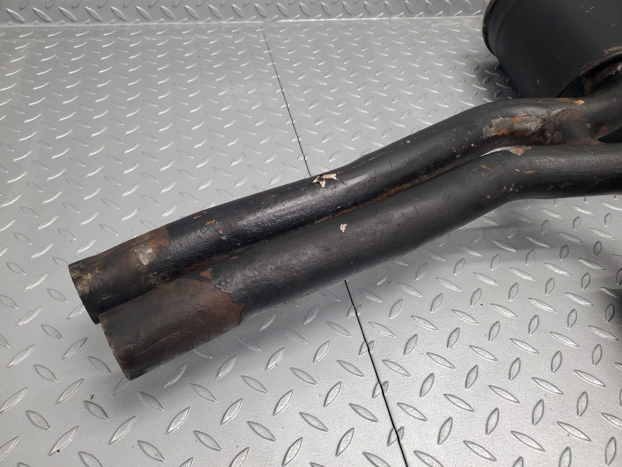 6357 Mercedes-Benz W126 380SE Centre Exhaust Silencer