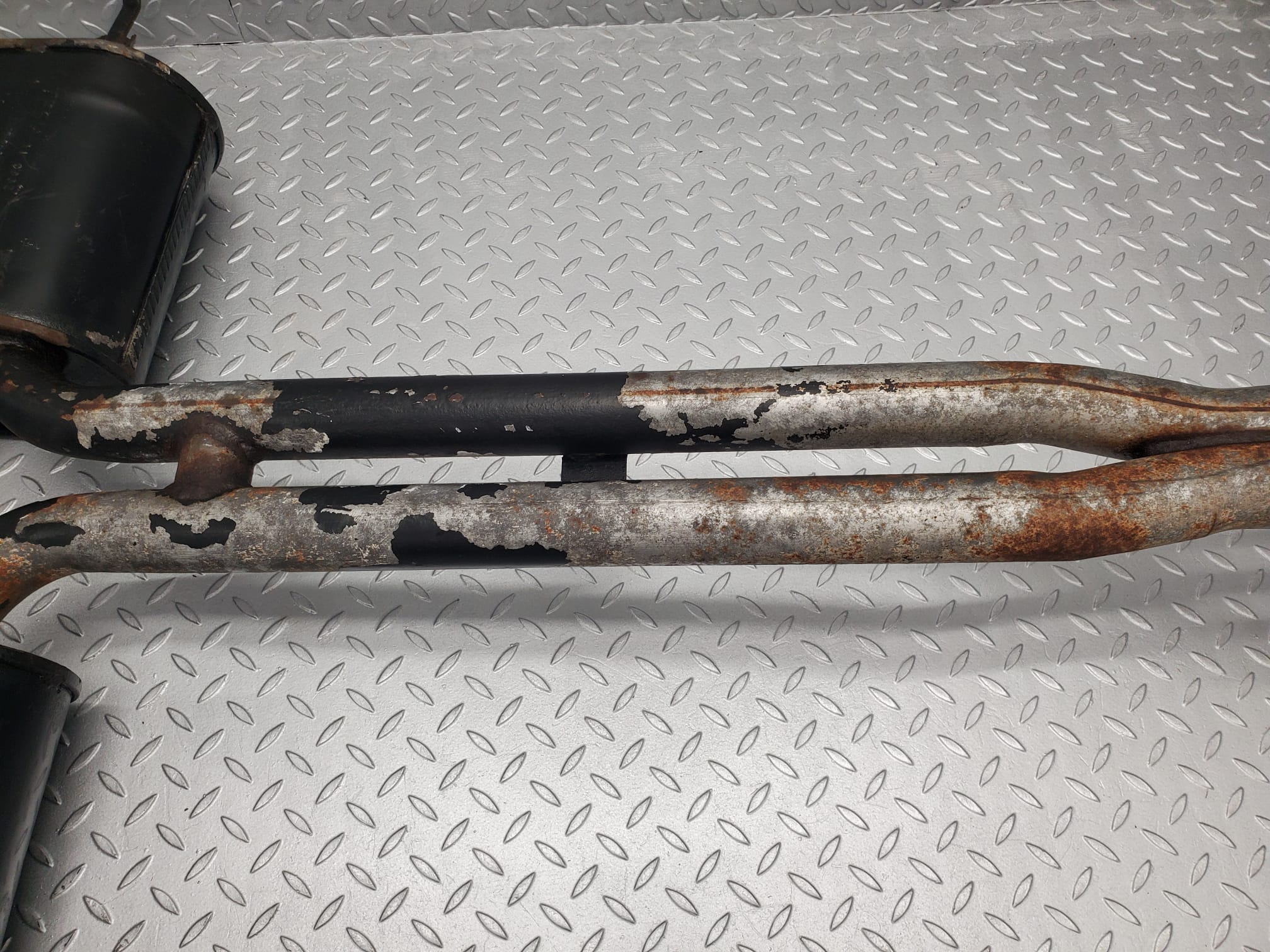 6357 Mercedes-Benz W126 380SE Centre Exhaust Silencer