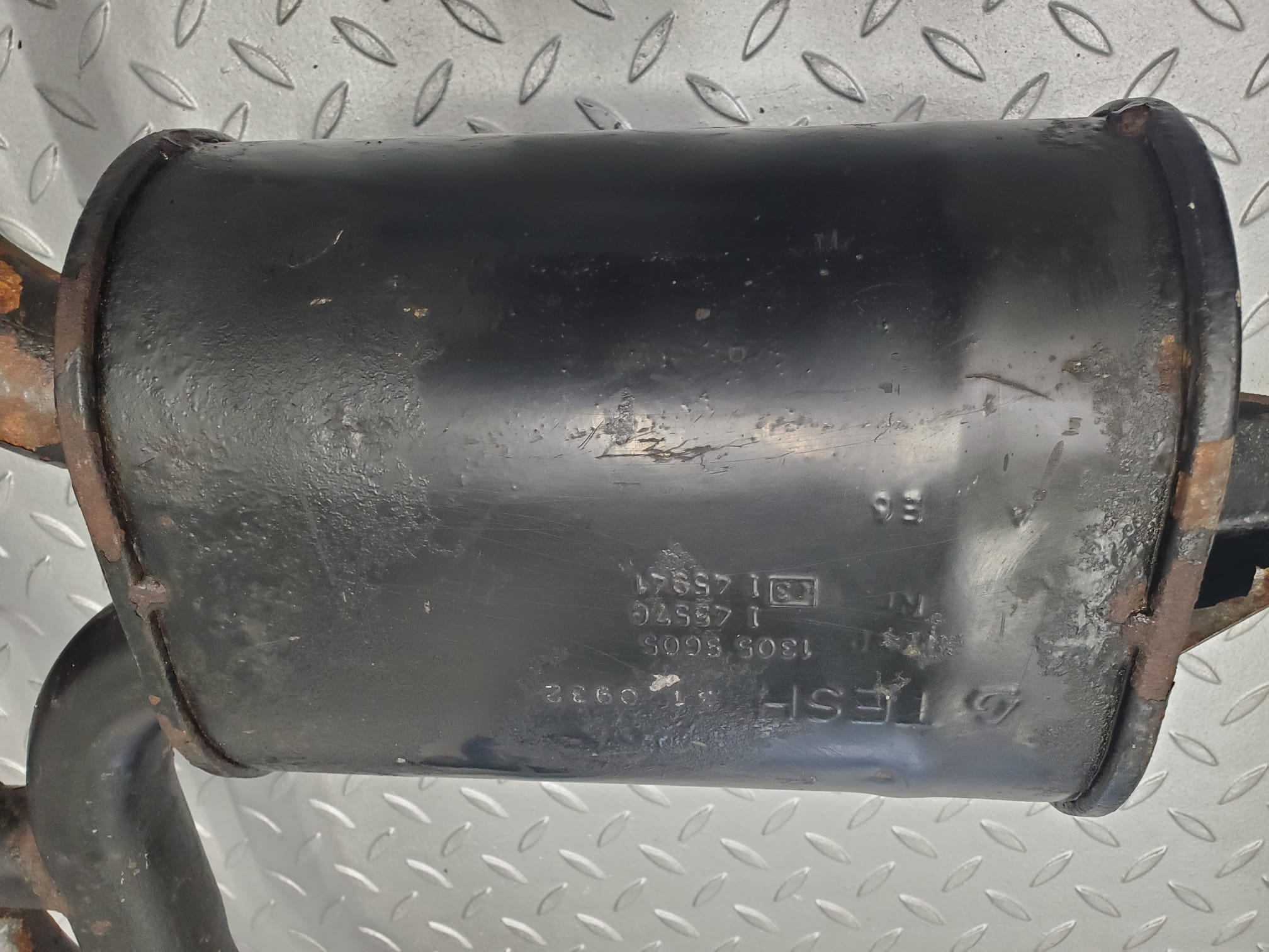 6357 Mercedes-Benz W126 380SE Centre Exhaust Silencer