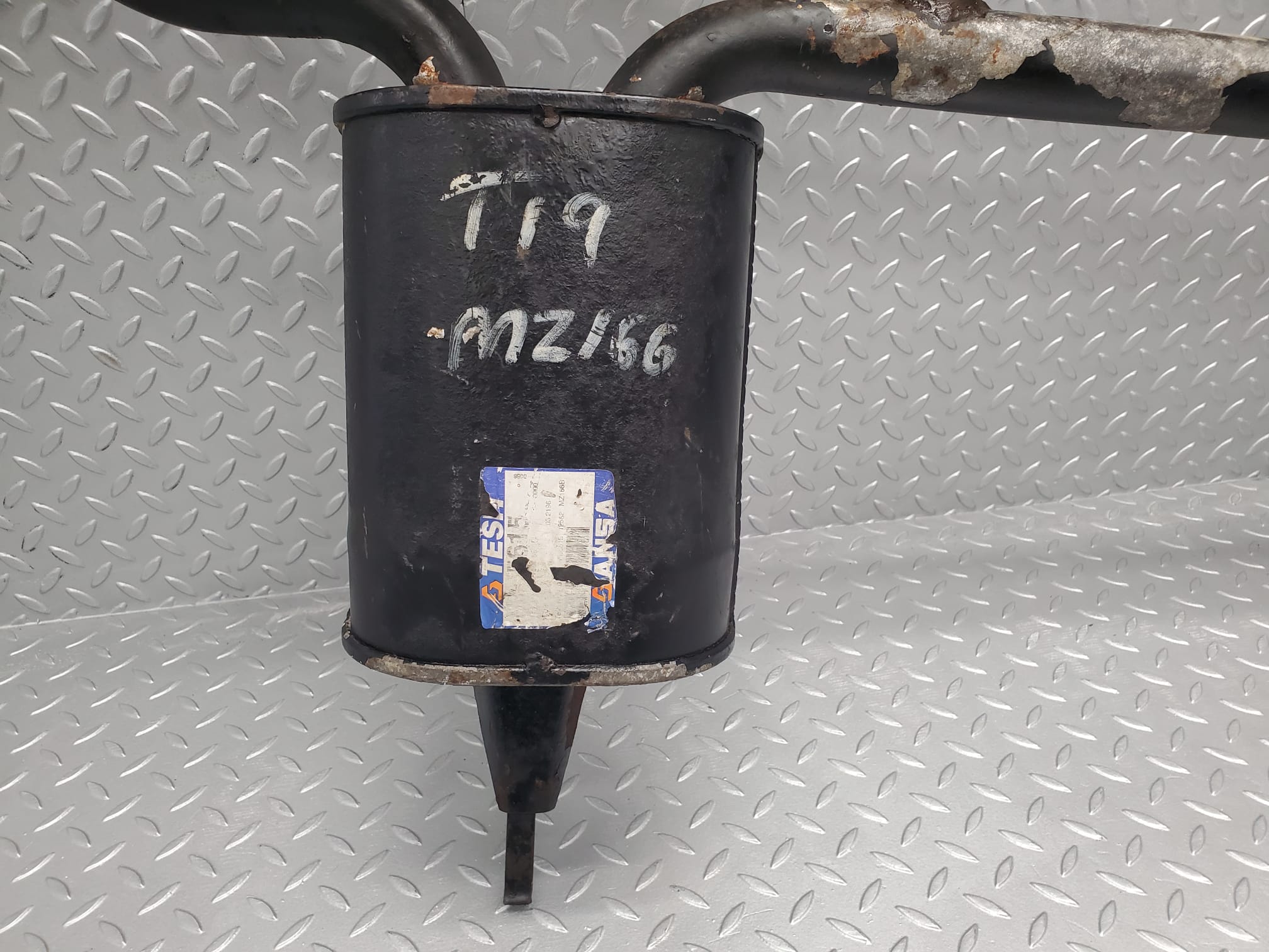 6357 Mercedes-Benz W126 380SE Centre Exhaust Silencer