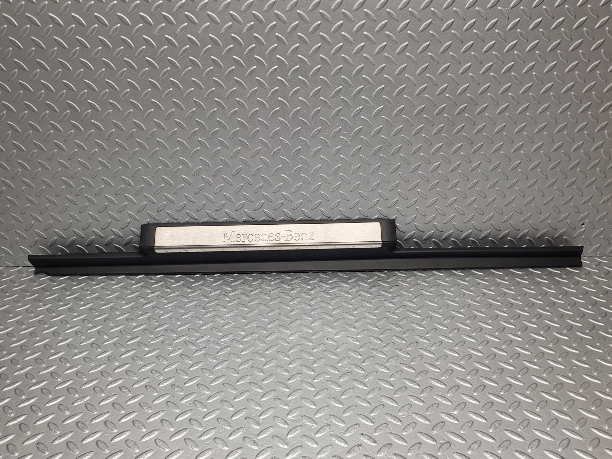 1619 Mercedes-Benz W220 S430 Door Sill Trim Cover Front Left 2206801135