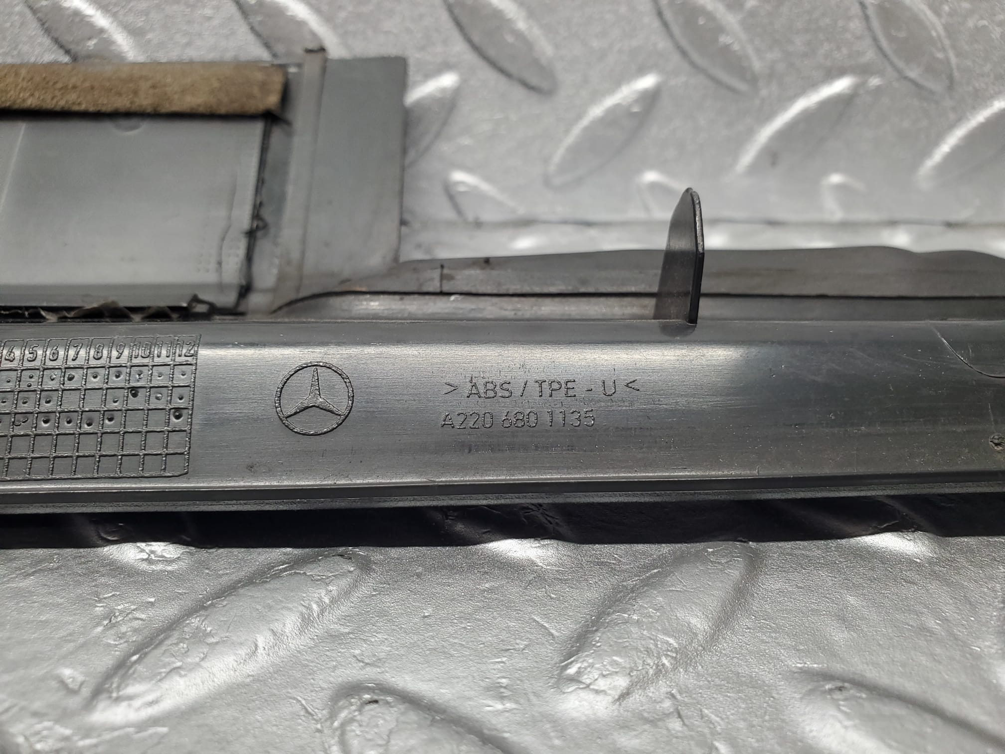 1619 Mercedes-Benz W220 S430 Door Sill Trim Cover Front Left 2206801135