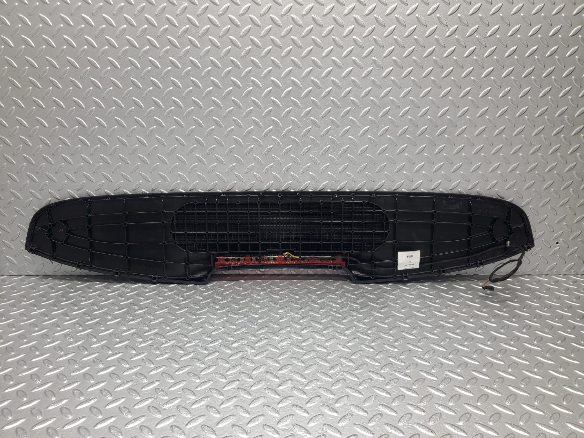 1633 Mercedes-Benz W220 S430 Rear Shelf Panel Additional Brake Light 2206900530