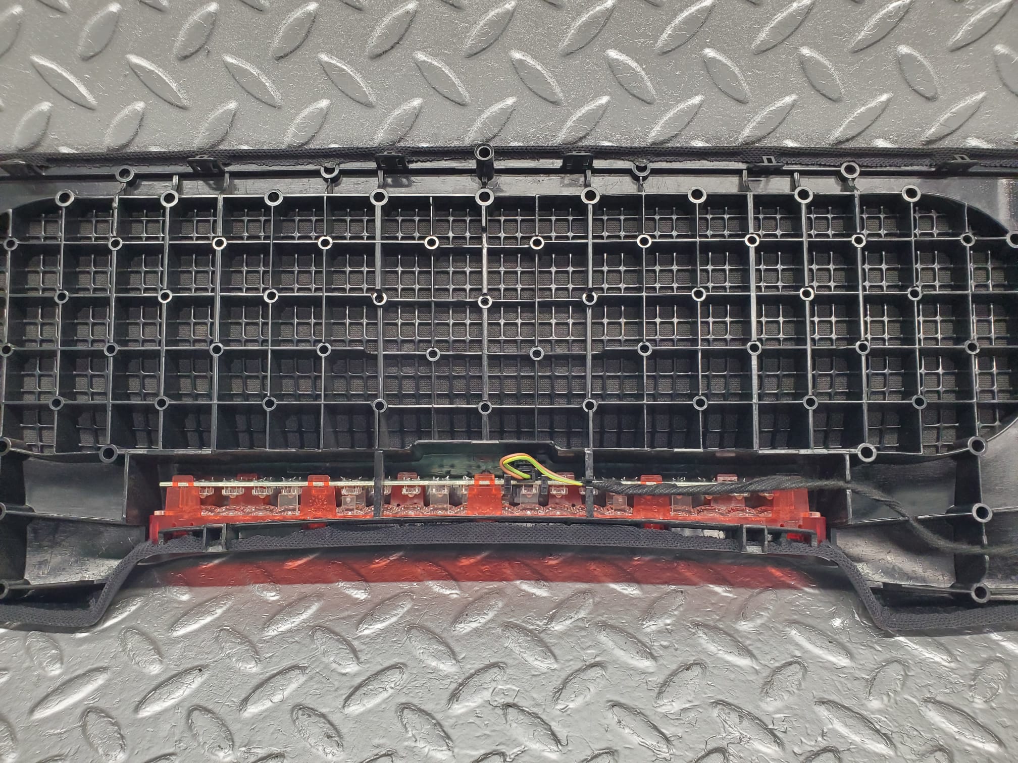 1633 Mercedes-Benz W220 S430 Rear Shelf Panel Additional Brake Light 2206900530