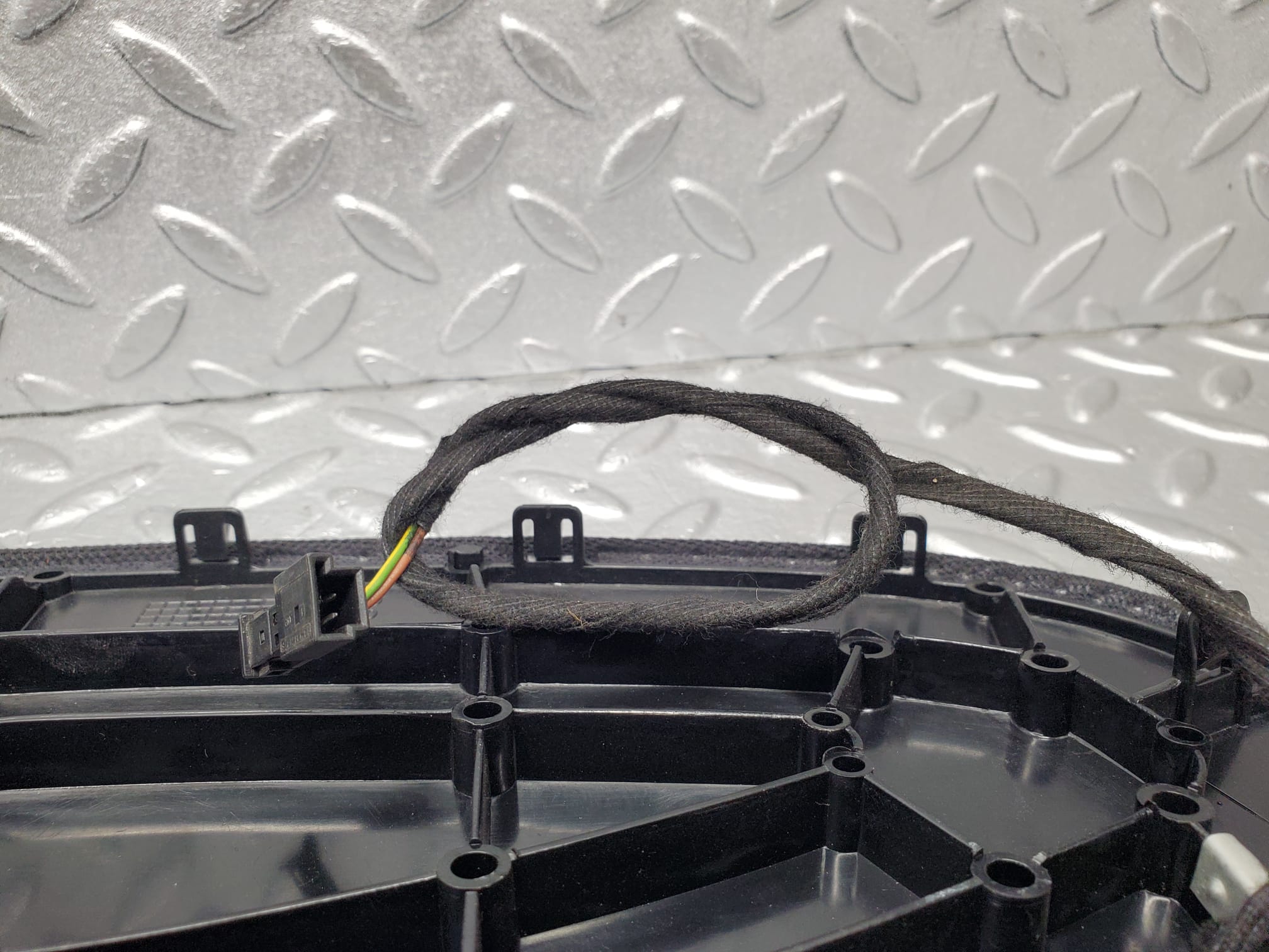 1633 Mercedes-Benz W220 S430 Rear Shelf Panel Additional Brake Light 2206900530