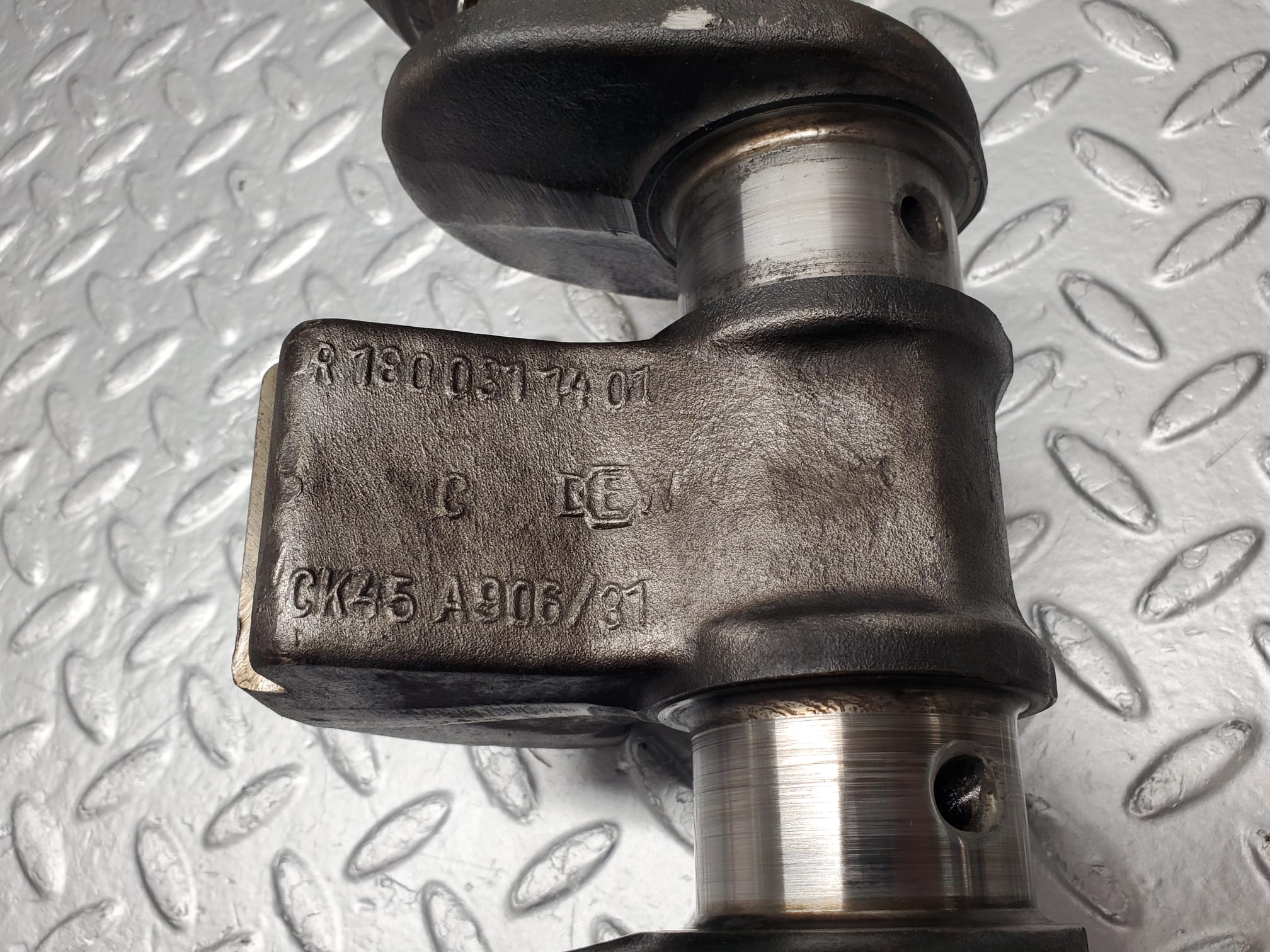 1769 Mercedes-Benz W105 219 PONTON Crankshaft 1800311401