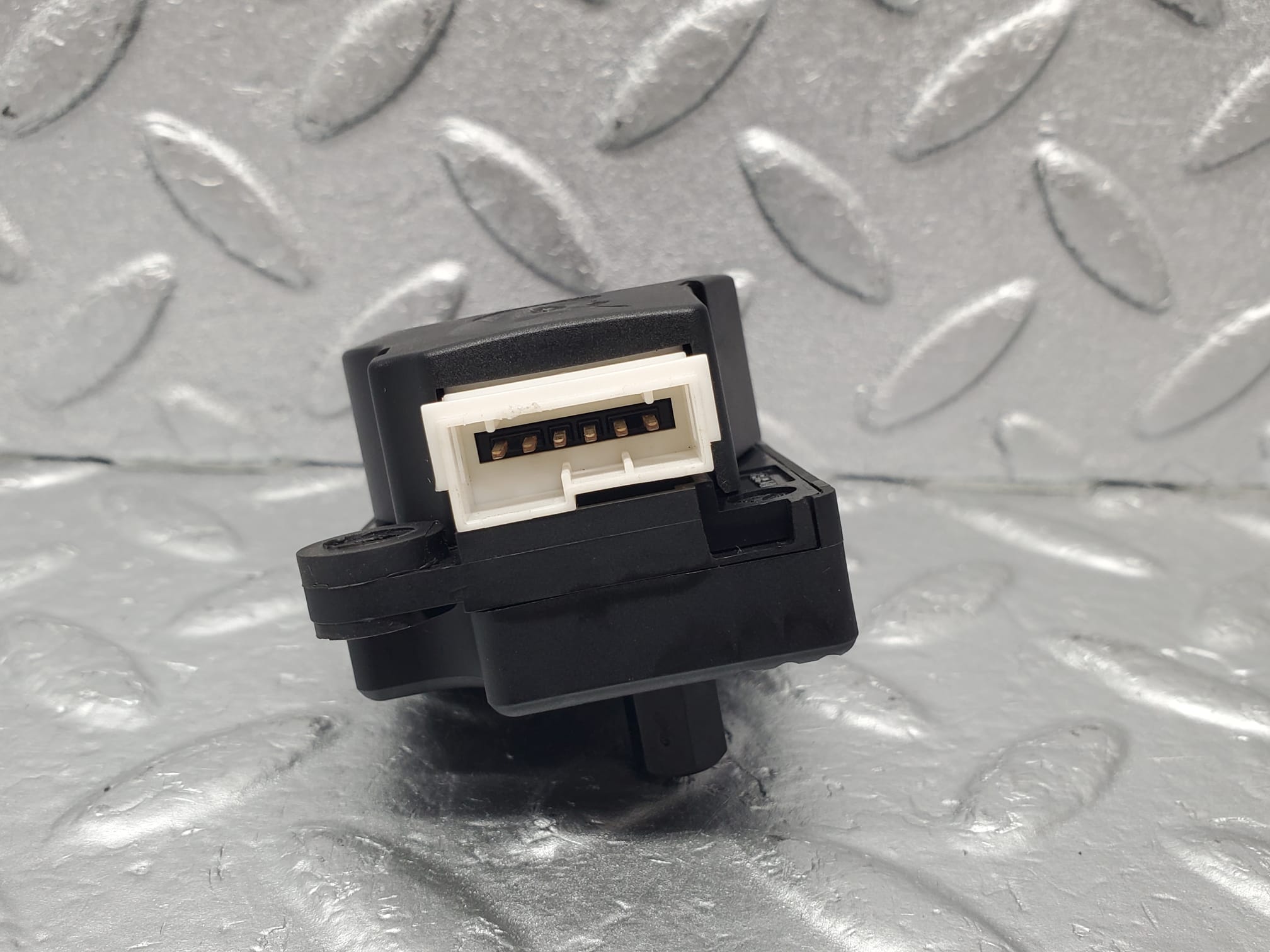 1539 Mercedes-Benz W220 S430 Heater Flap Actuator BEHR 38236