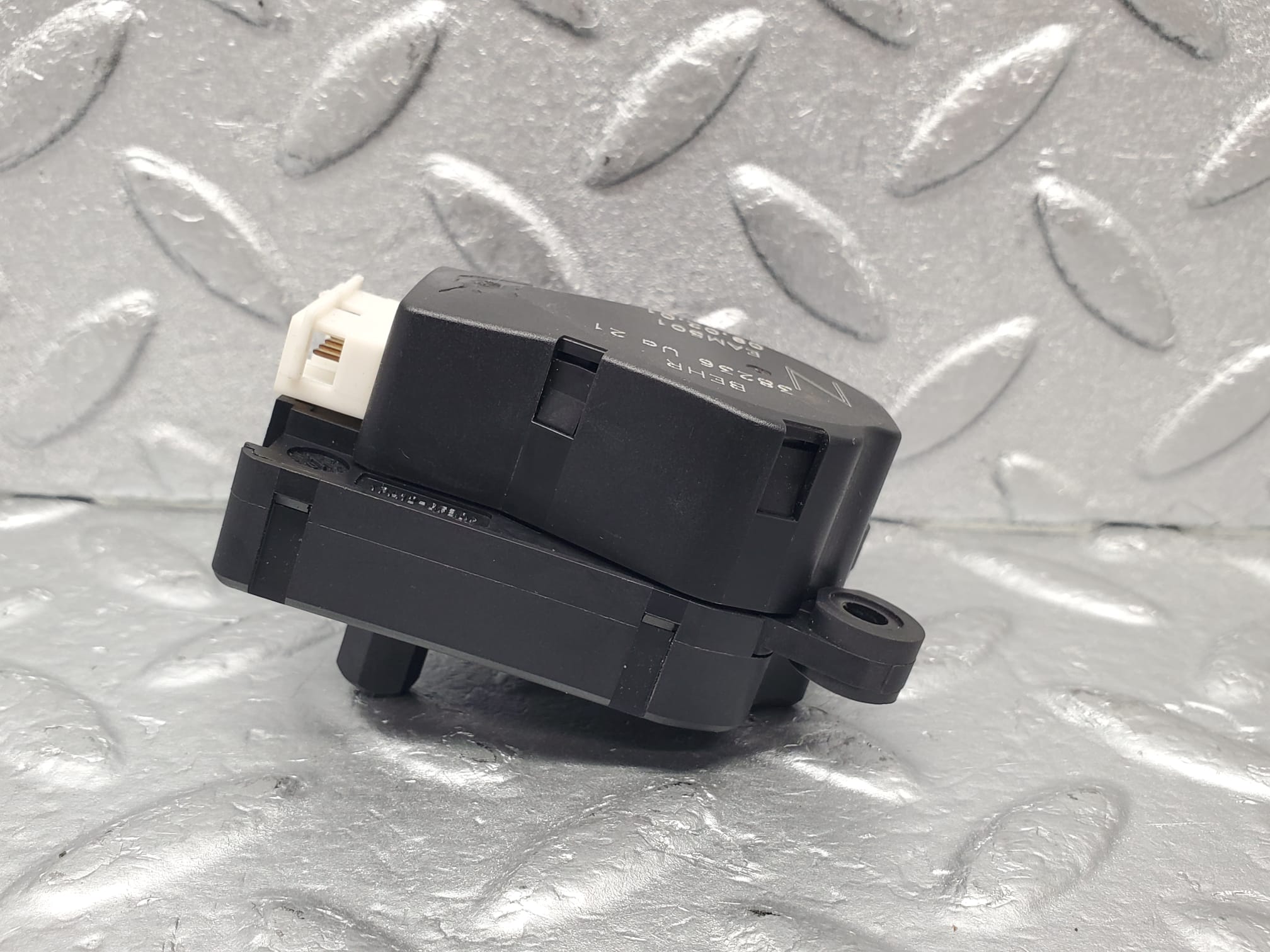 1539 Mercedes-Benz W220 S430 Heater Flap Actuator BEHR 38236