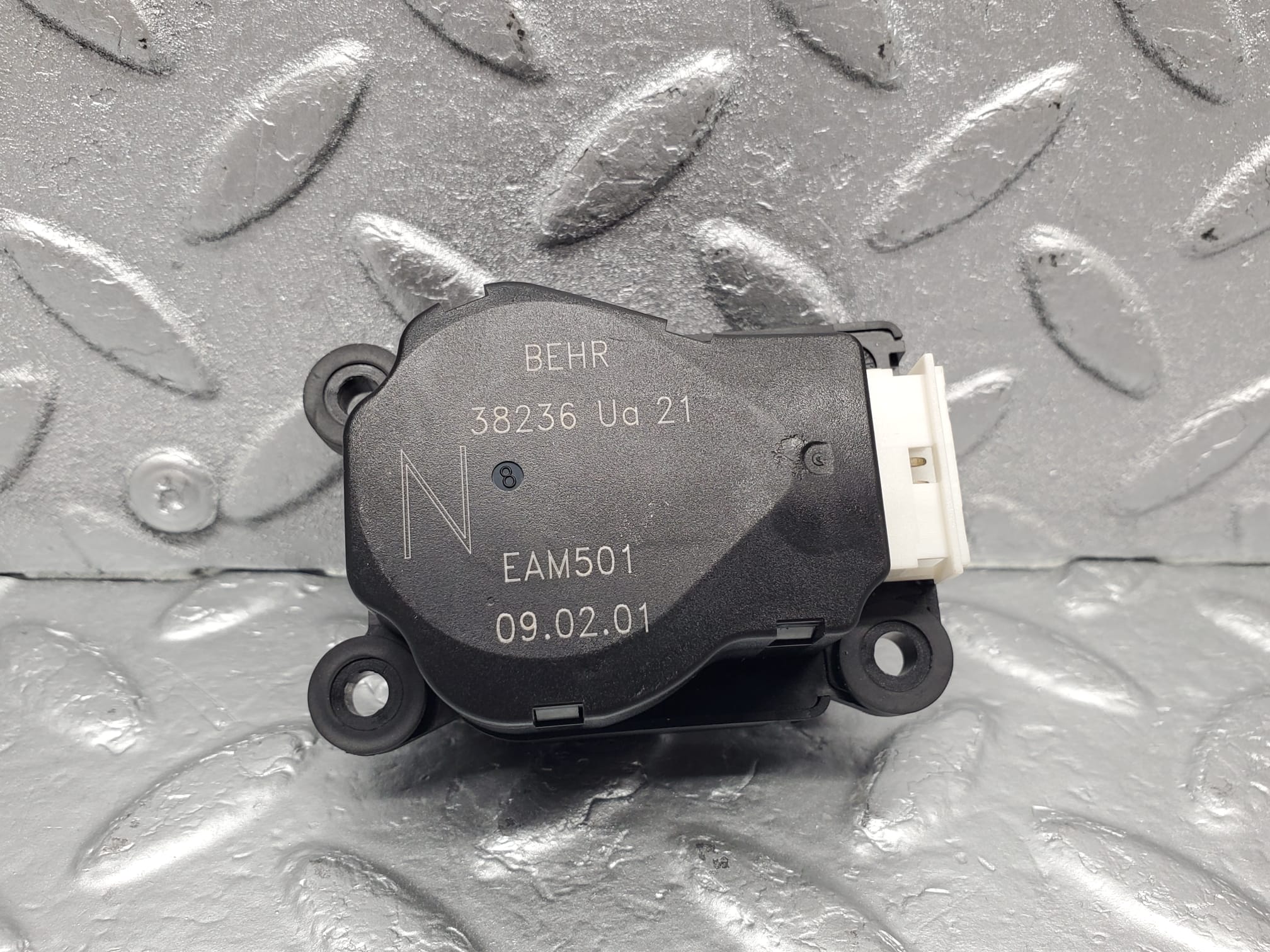 1540 Mercedes-Benz W220 S430 Heater Flap Actuator BEHR 38236