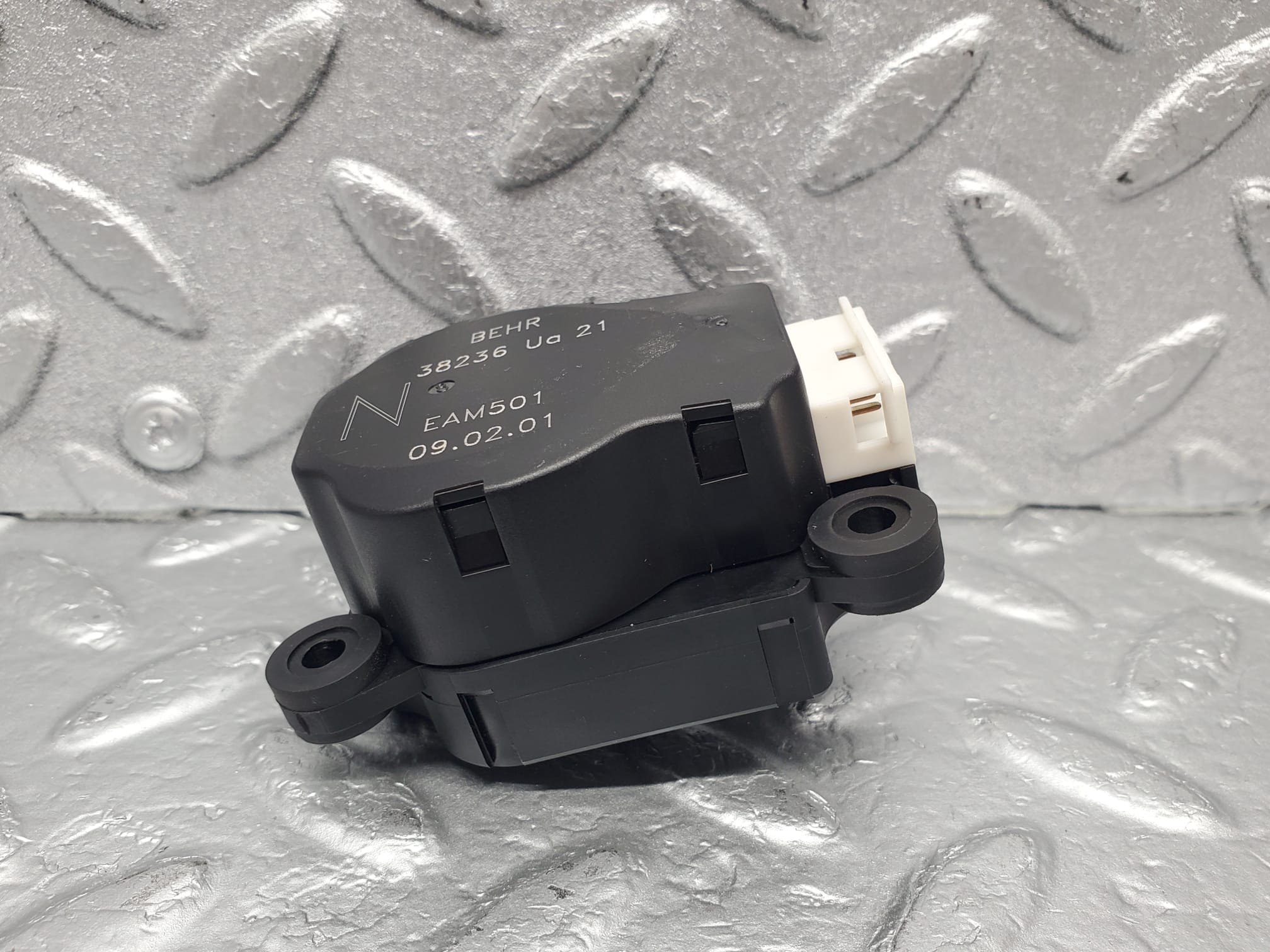 1540 Mercedes-Benz W220 S430 Heater Flap Actuator BEHR 38236