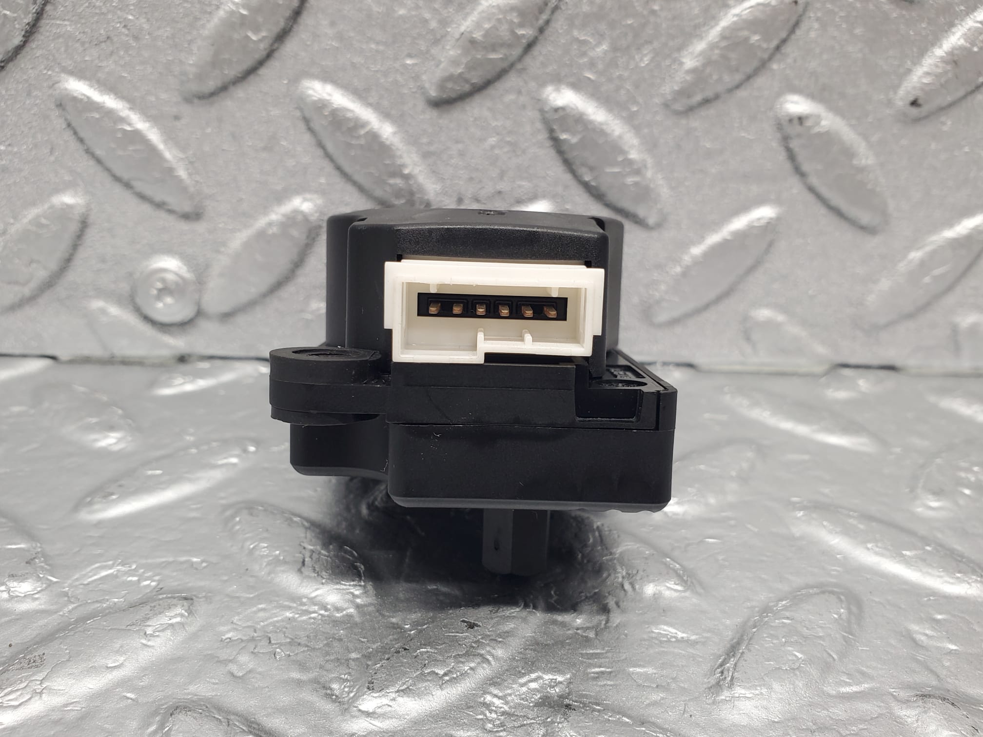 1540 Mercedes-Benz W220 S430 Heater Flap Actuator BEHR 38236